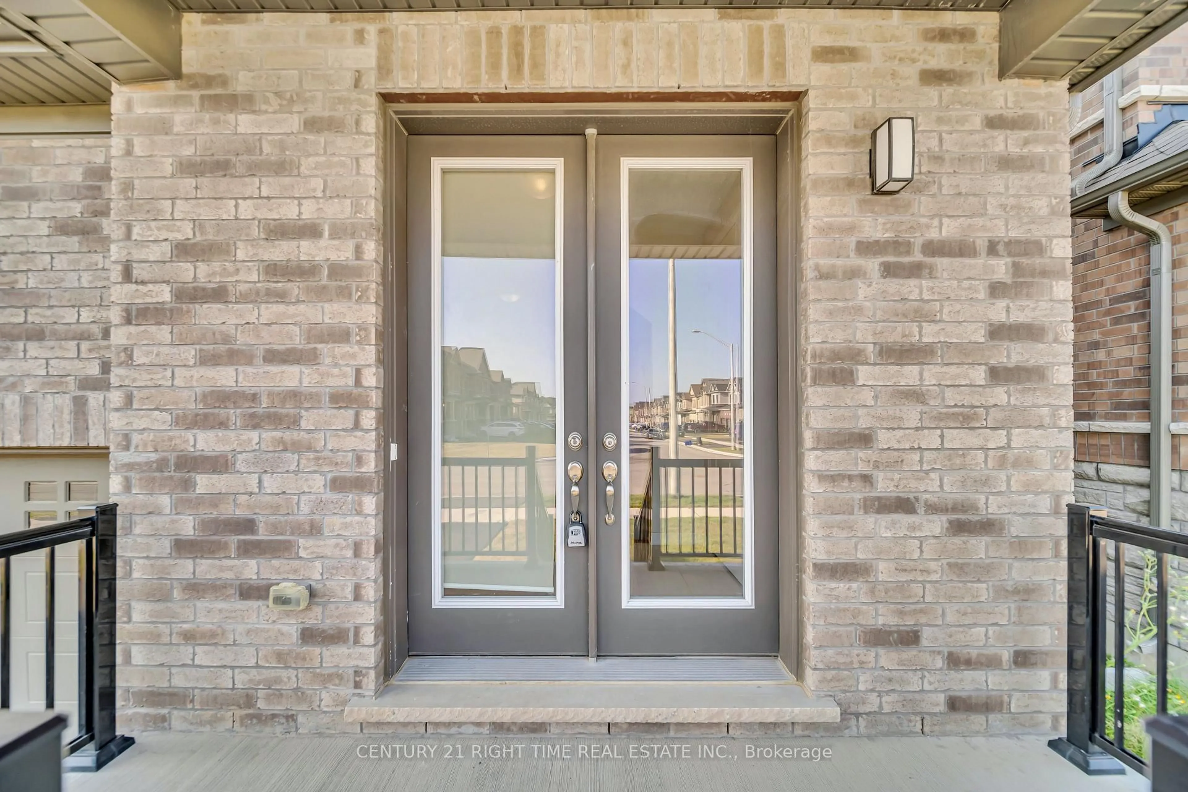 Indoor entryway for 22 Thomas Gemmell Rd, North Dumfries Ontario N0B 1E0