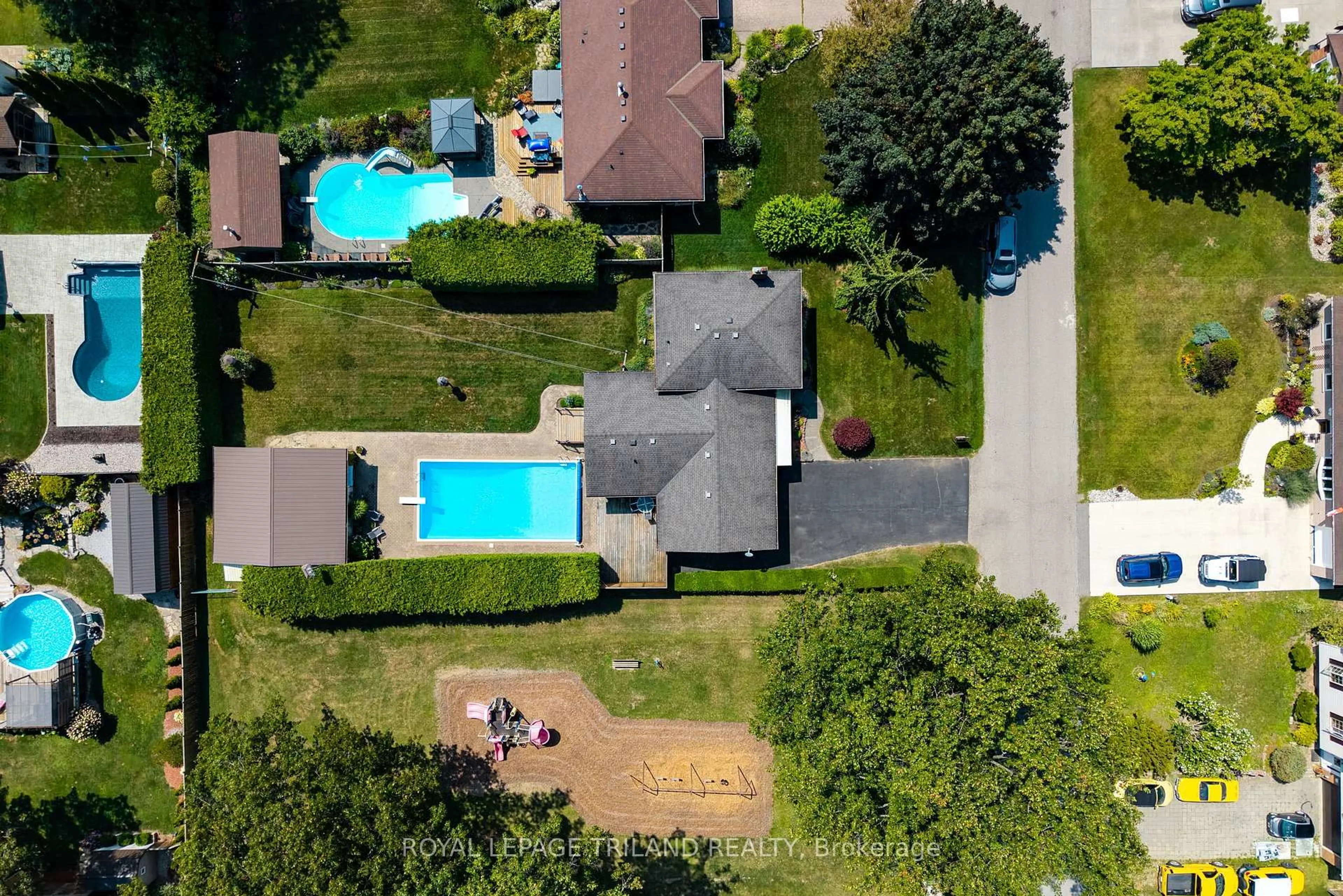 A pic from outside/outdoor area/front of a property/back of a property/a pic from drone, water/lake/river/ocean view for 385 Beamish St, Central Elgin Ontario N5L 1H5