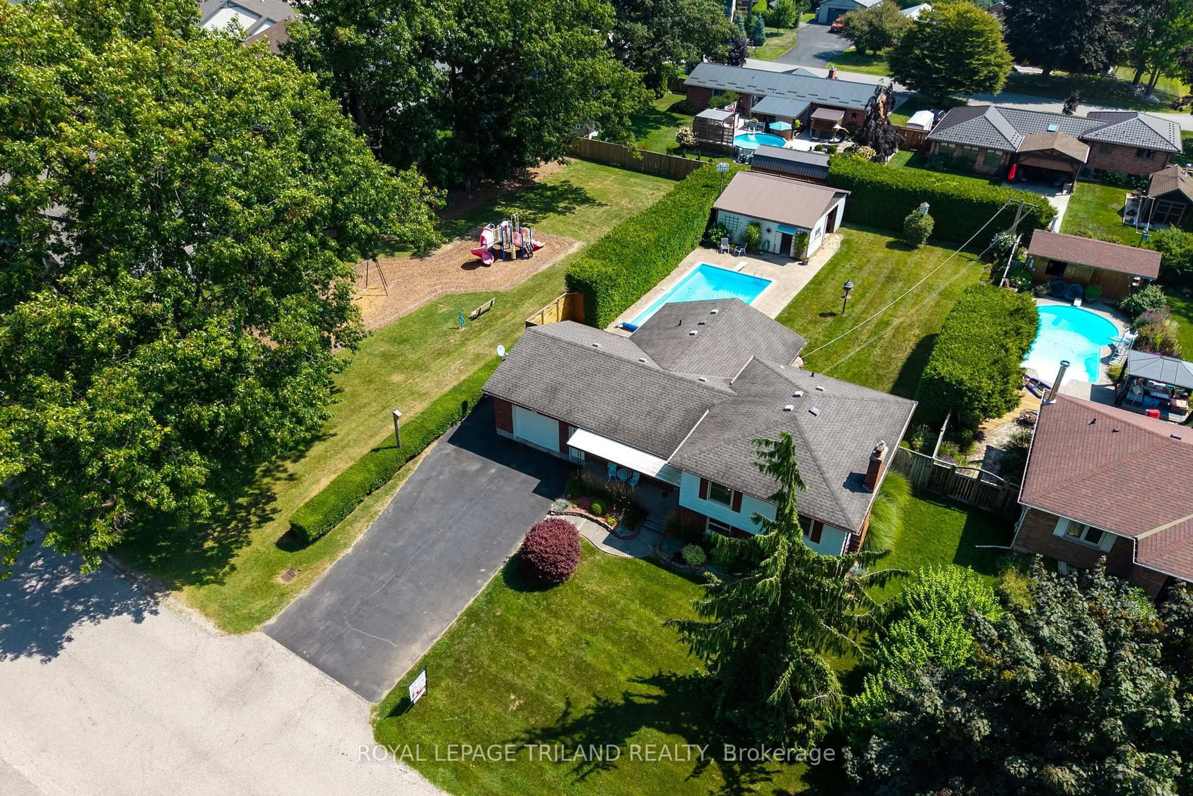A pic from outside/outdoor area/front of a property/back of a property/a pic from drone, street for 385 Beamish St, Central Elgin Ontario N5L 1H5