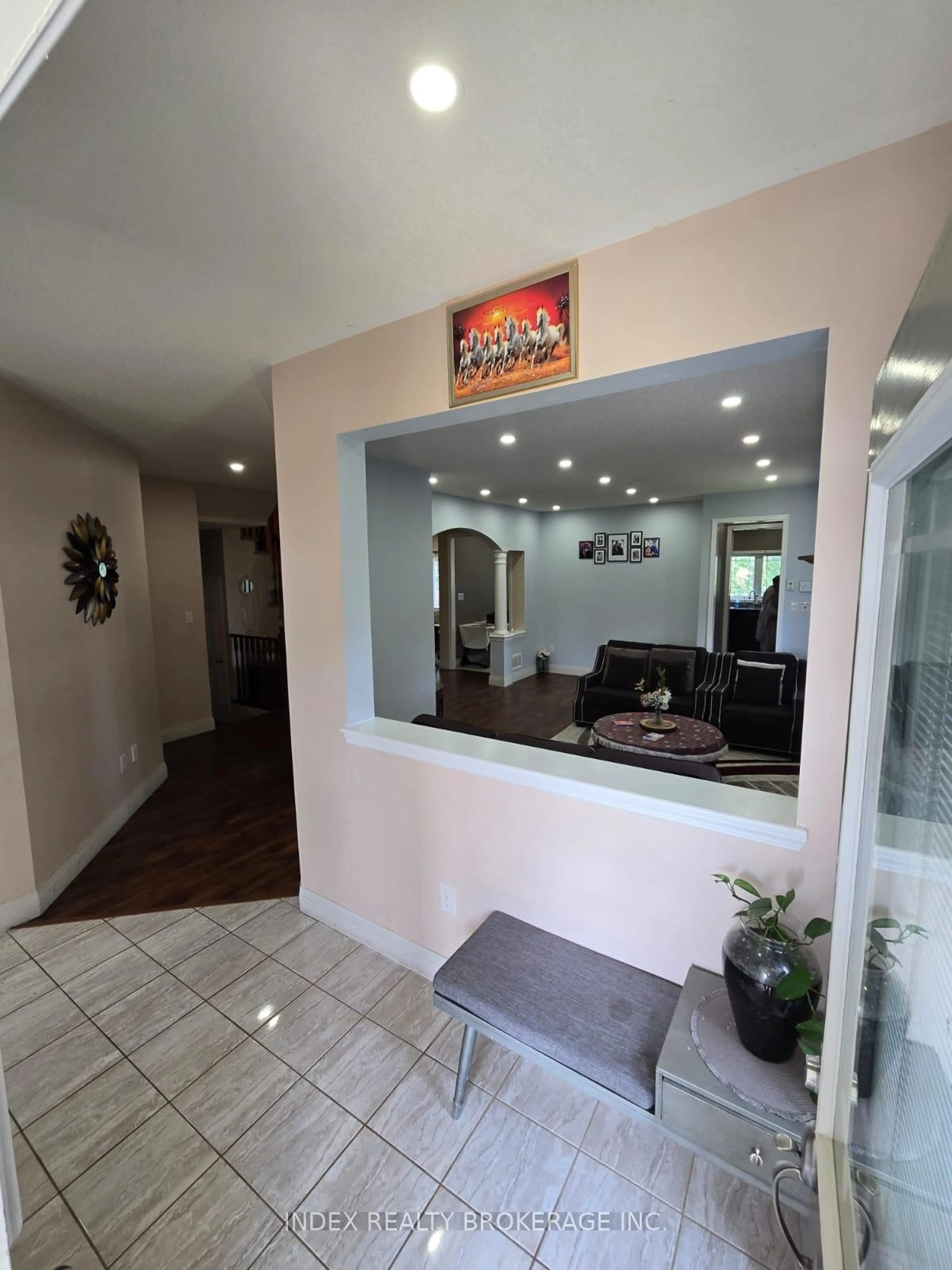 Indoor foyer for 261 Thomas Ave, Brantford Ontario N3S 0E1
