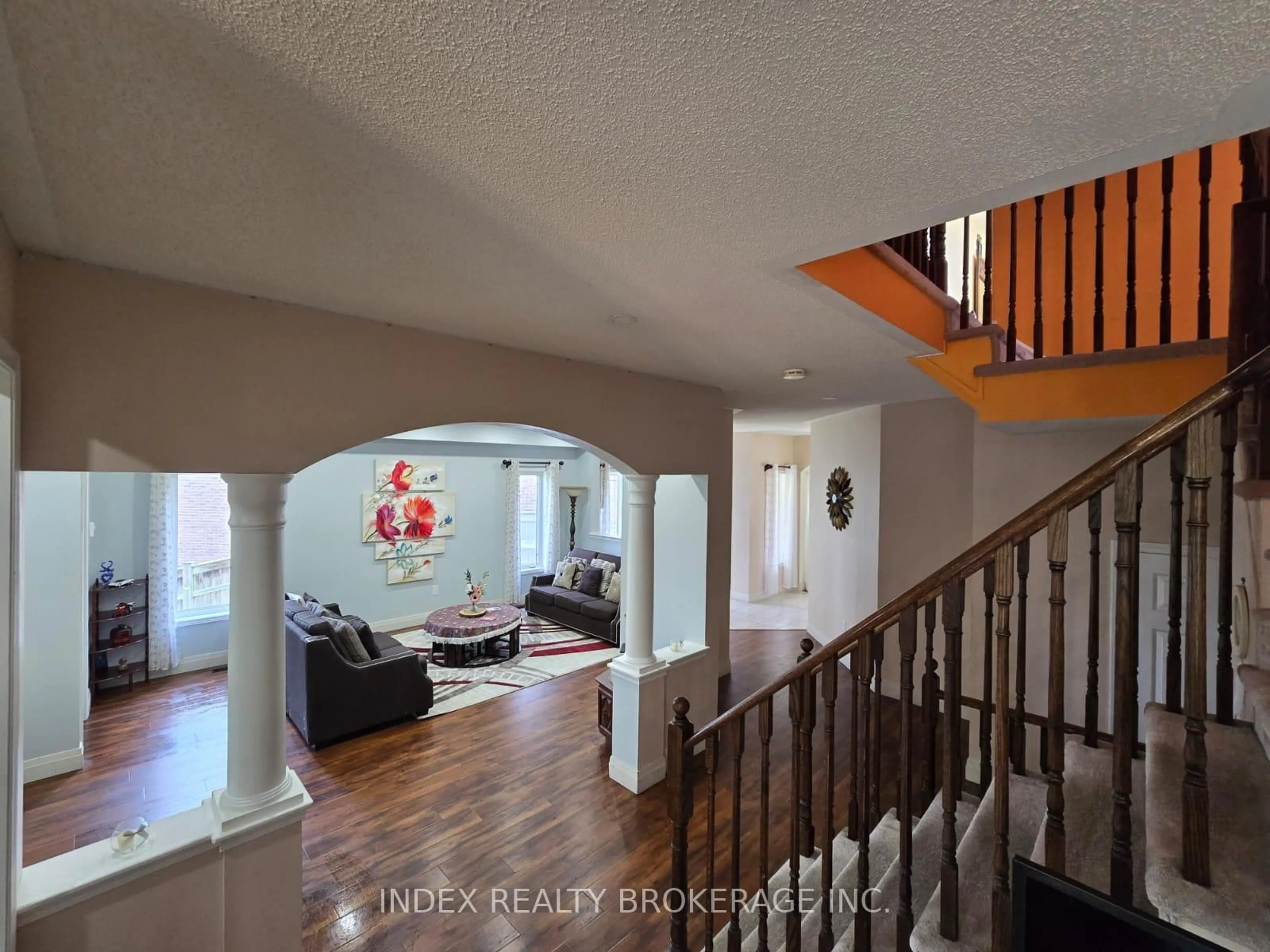 Indoor entryway for 261 Thomas Ave, Brantford Ontario N3S 0E1