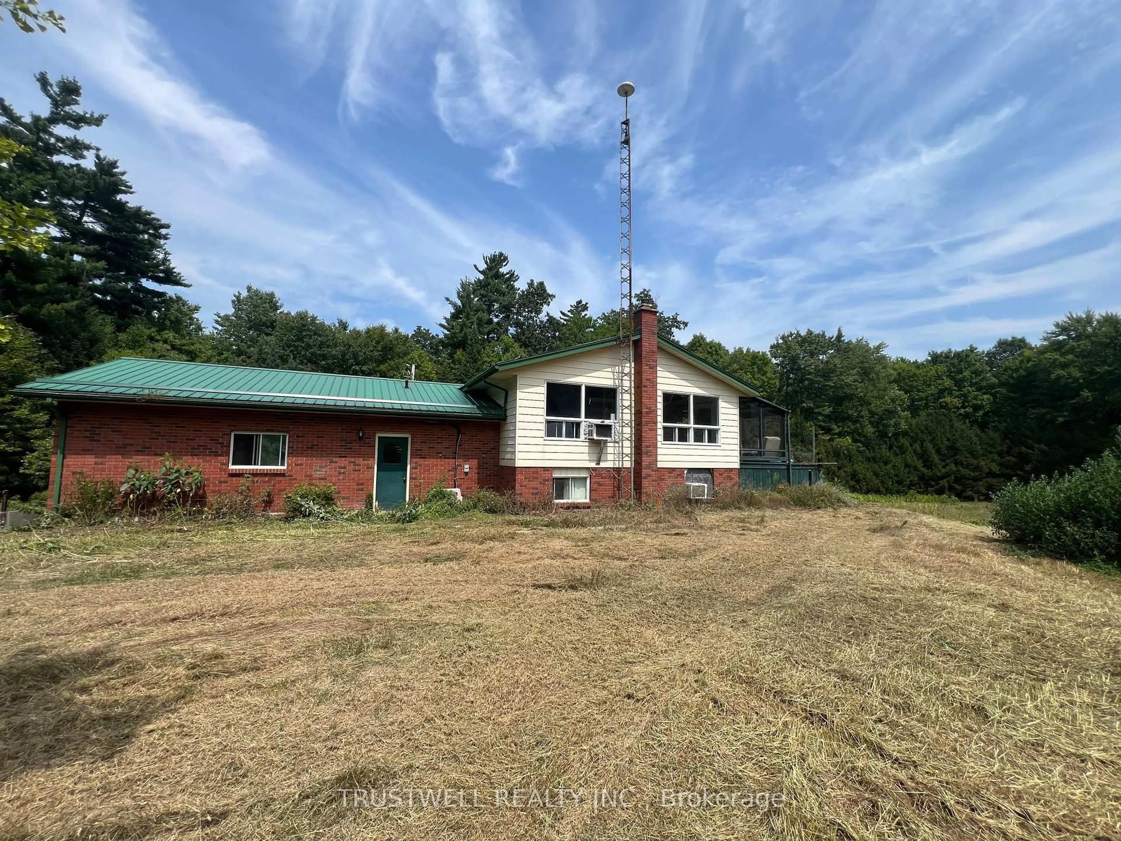 A pic from outside/outdoor area/front of a property/back of a property/a pic from drone, building for 1095 Forestry Farm Rd, Norfolk Ontario N3Y 4K5