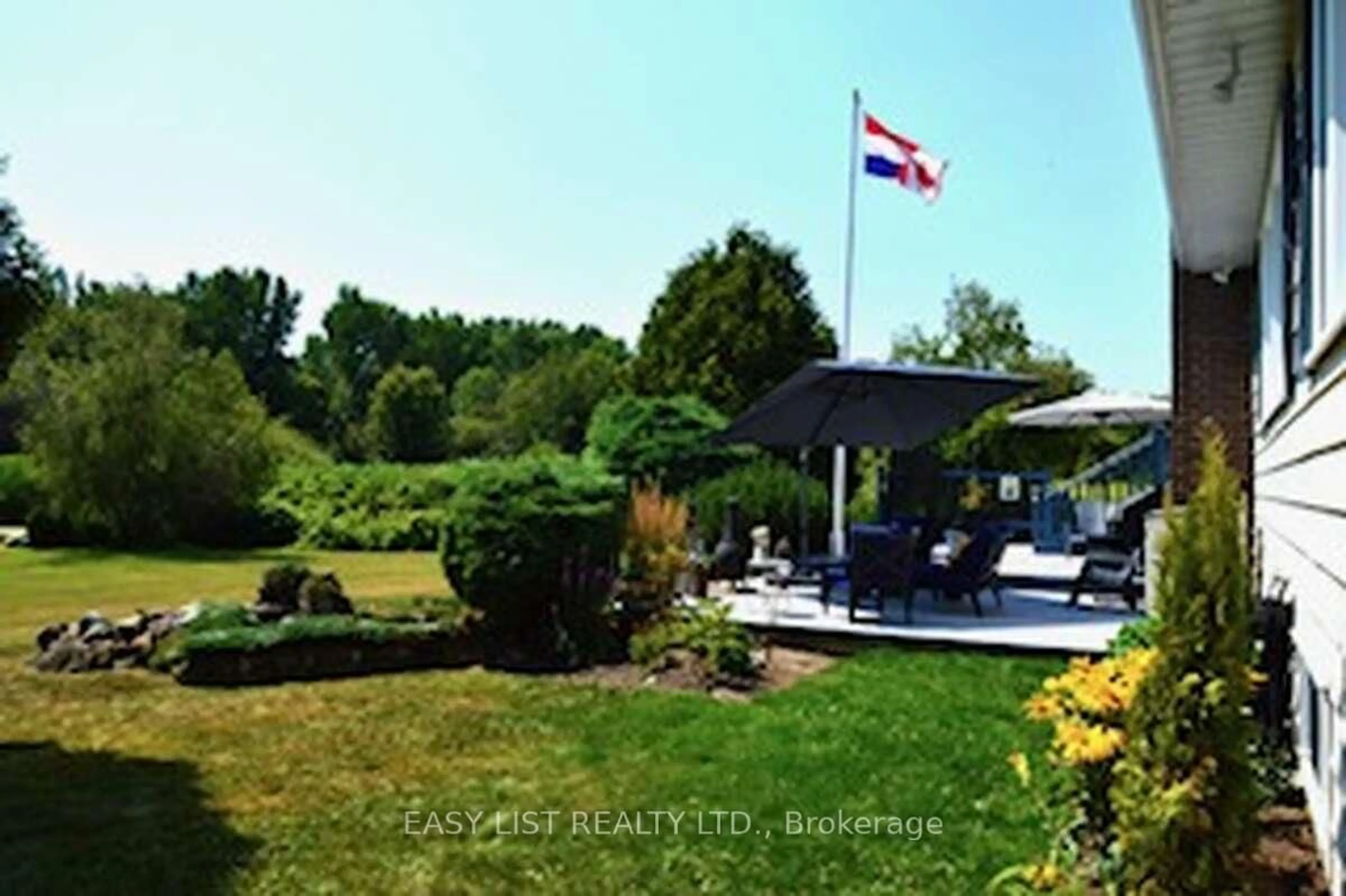 Patio, mountain view for 6266 MacDonald Crt, South Glengarry Ontario K0C 1E0