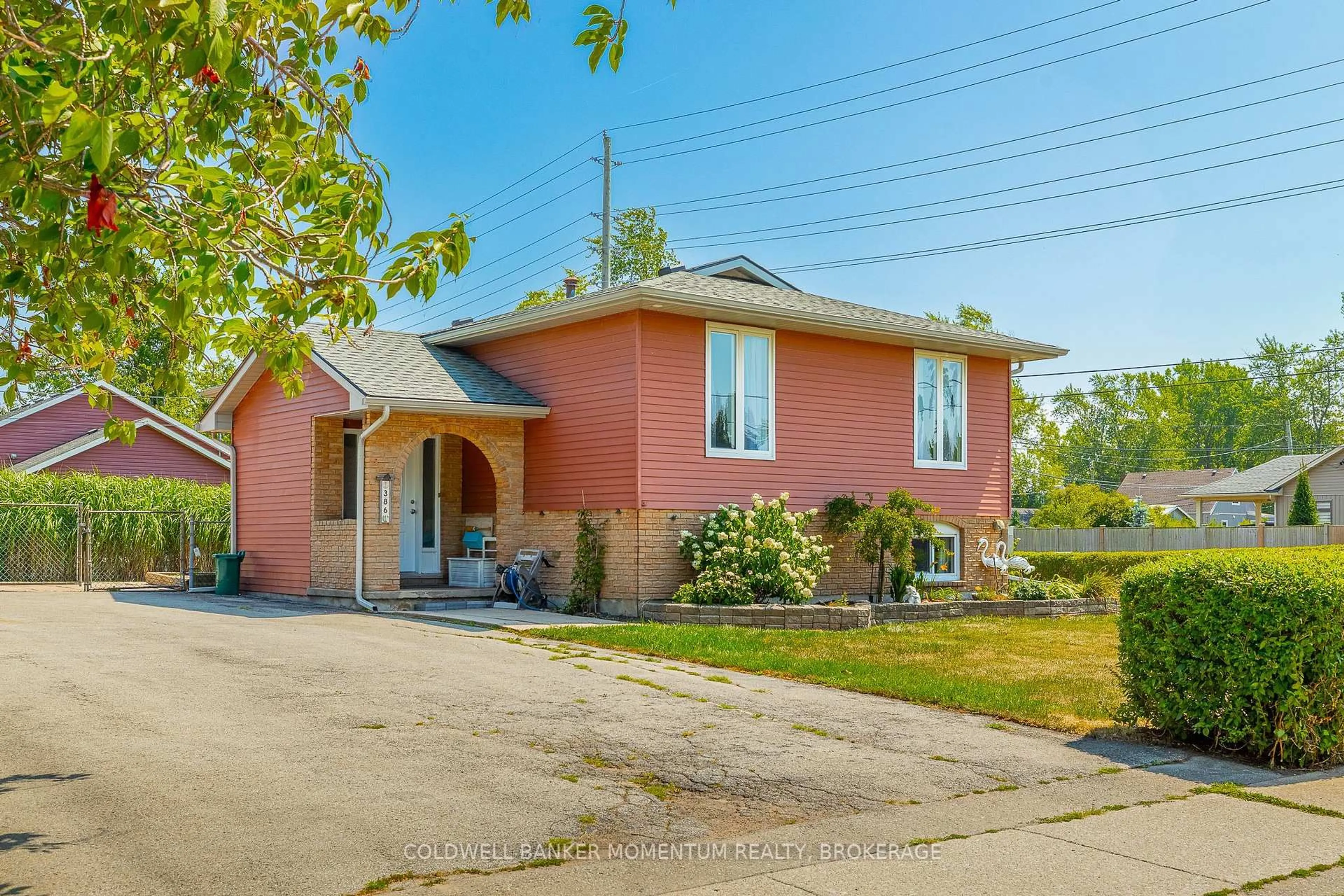Home with brick exterior material, street for 386 Daytona Dr, Fort Erie Ontario L2A 4Y9