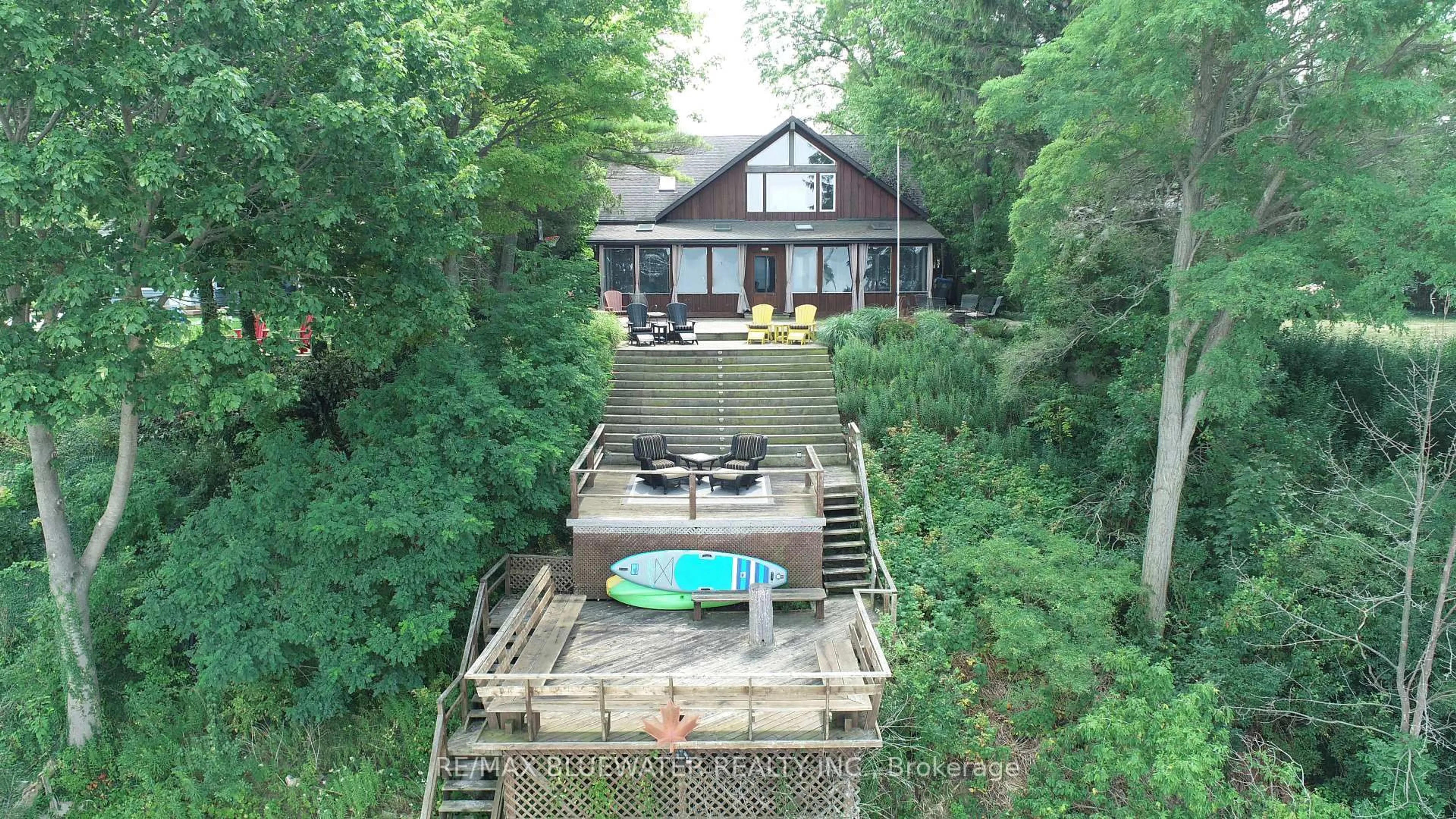 A pic from outside/outdoor area/front of a property/back of a property/a pic from drone, water/lake/river/ocean view for 71235 Elizabeth St, Bluewater Ontario N0M 1N0