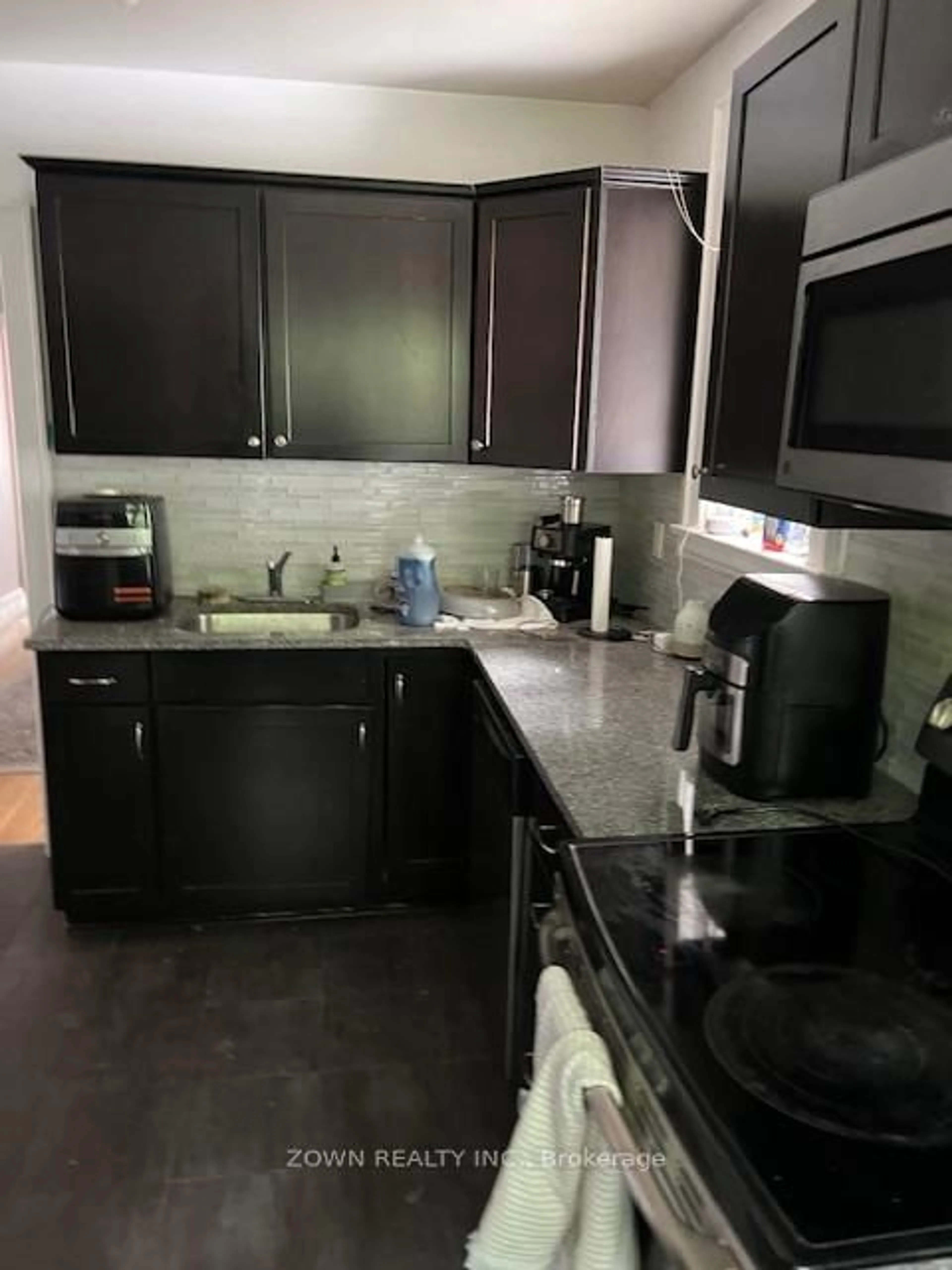 Standard kitchen, unknown for 211 BERNARD Ave, London East Ontario N6A 2M9