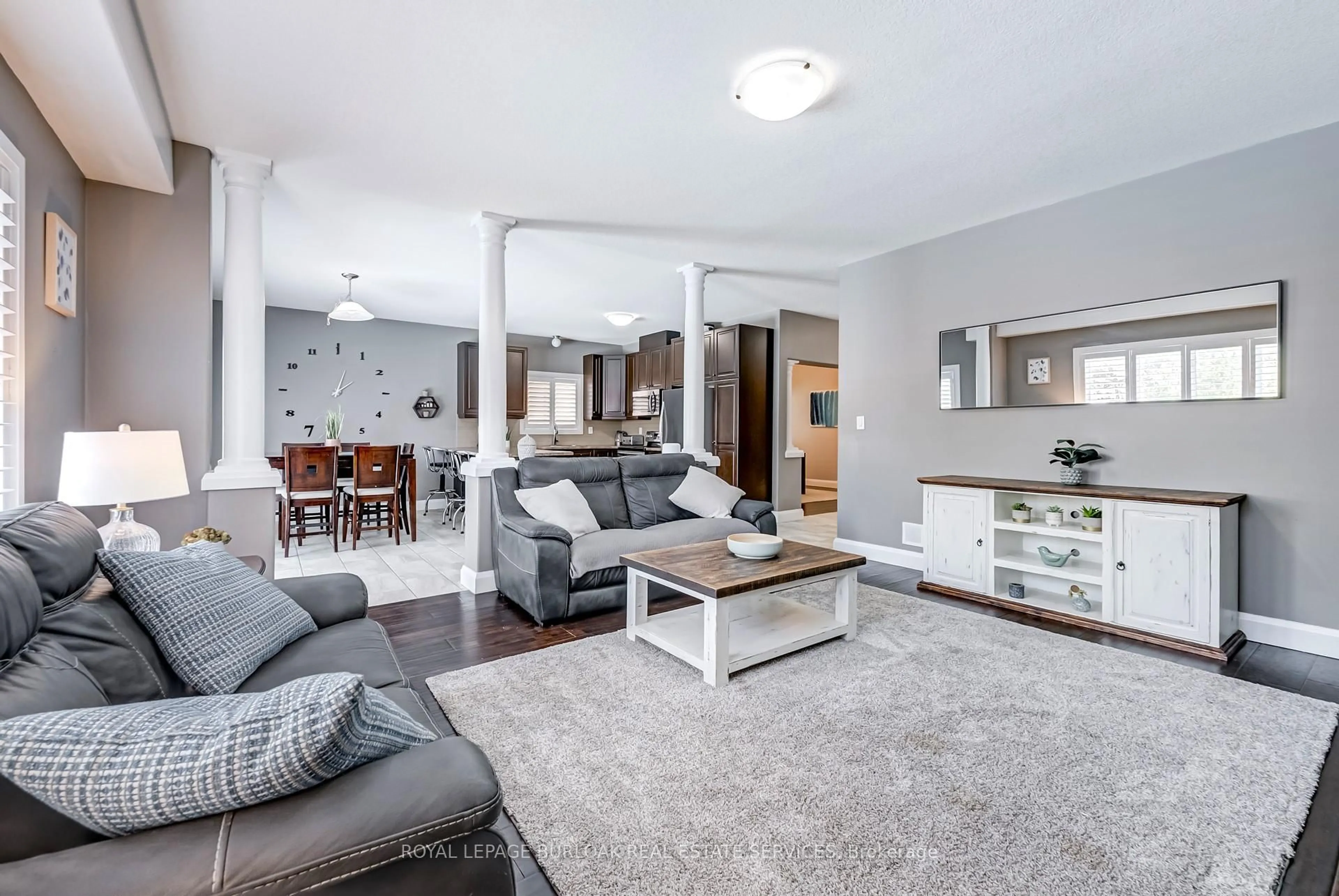 Living room with furniture, unknown for 4401 Dennis Ave, Lincoln Ontario L0R 1B9