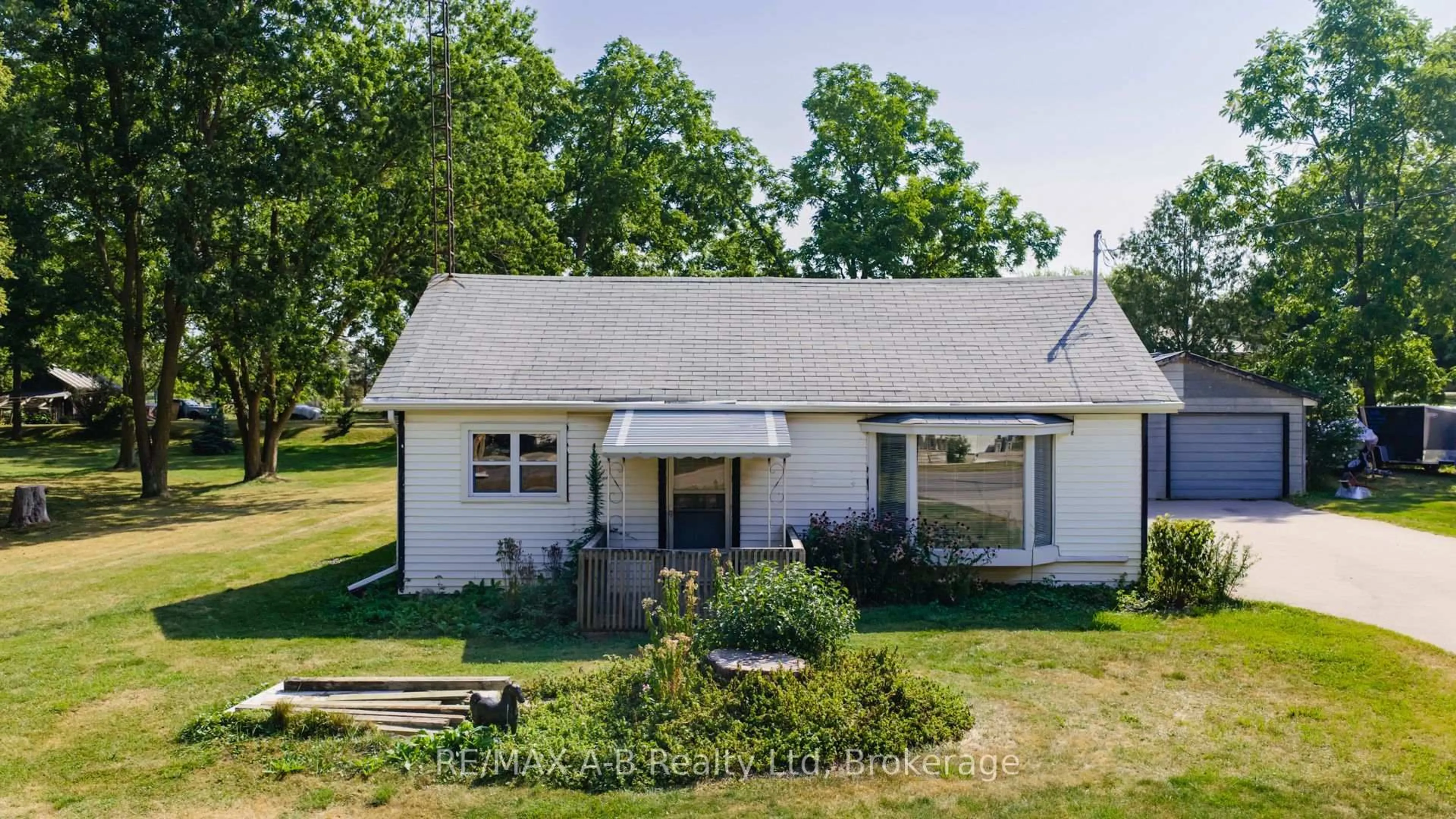 A pic from outside/outdoor area/front of a property/back of a property/a pic from drone, building for 34338 Denfield Rd, Lucan Biddulph Ontario N0M 2J0