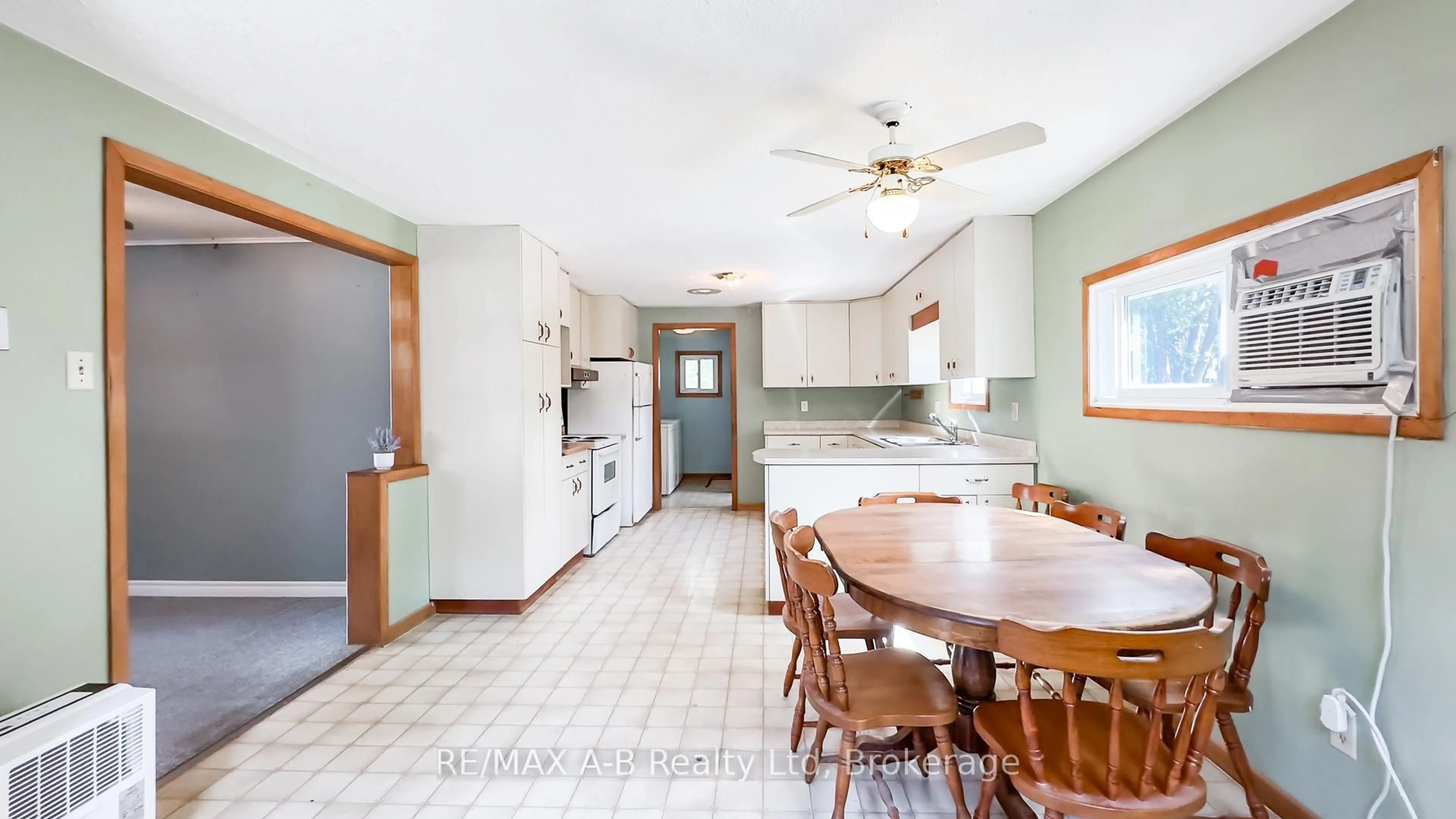 Open concept kitchen, ceramic/tile floor for 34338 Denfield Rd, Lucan Biddulph Ontario N0M 2J0