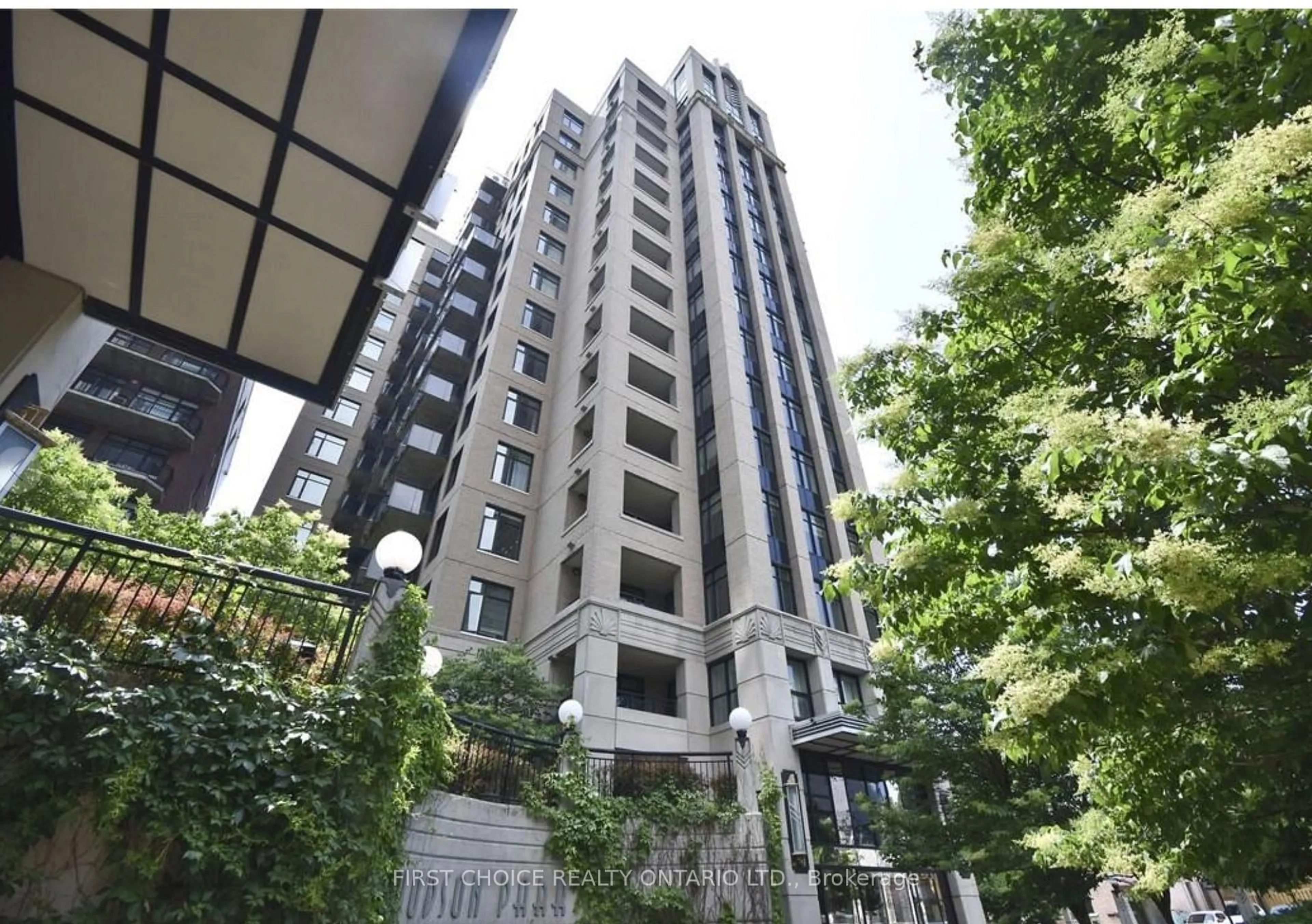 Indoor foyer for 245 Kent St #609, Ottawa Ontario K2P 0A5