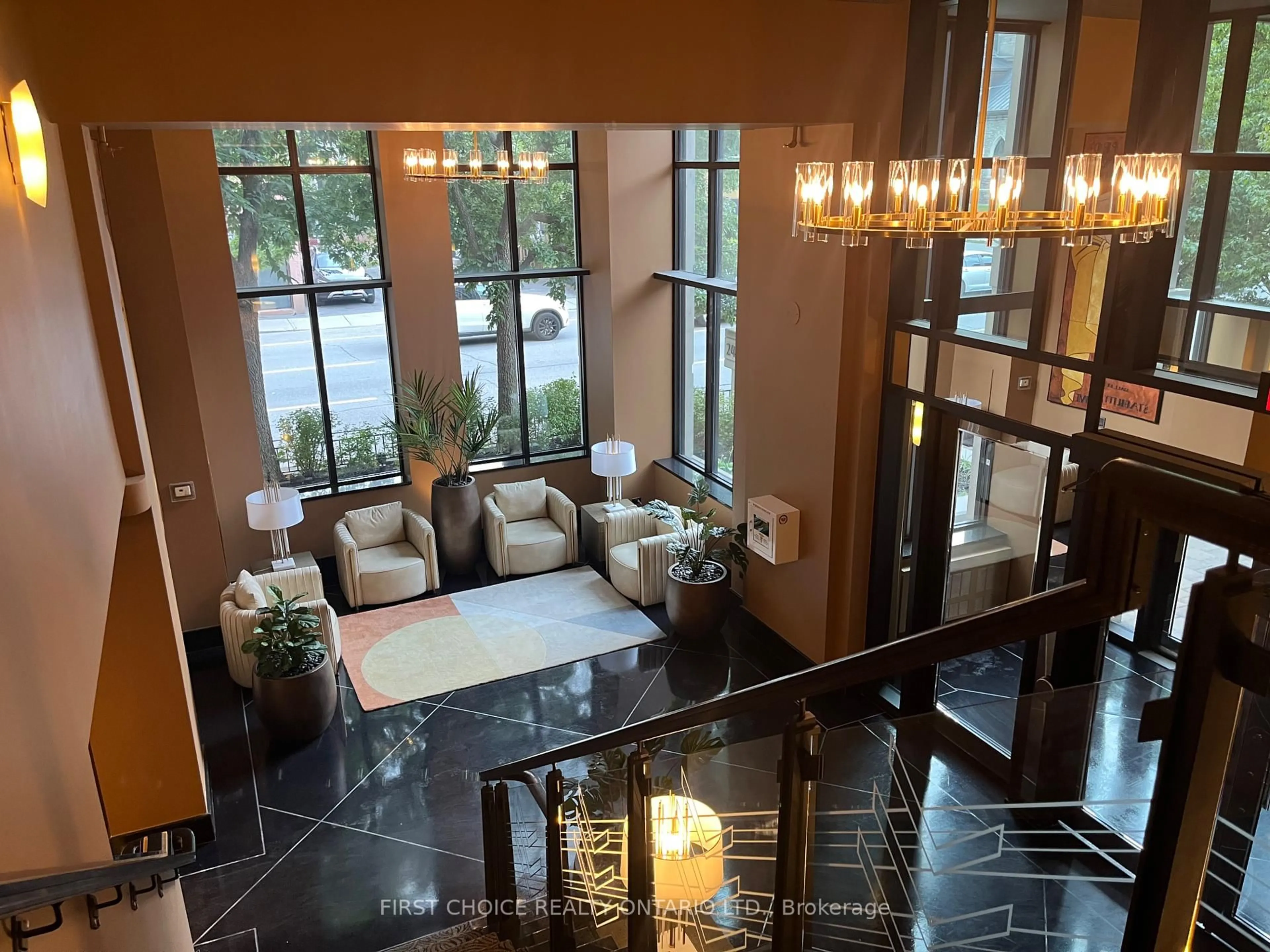 Indoor foyer for 245 Kent St #609, Ottawa Ontario K2P 0A5