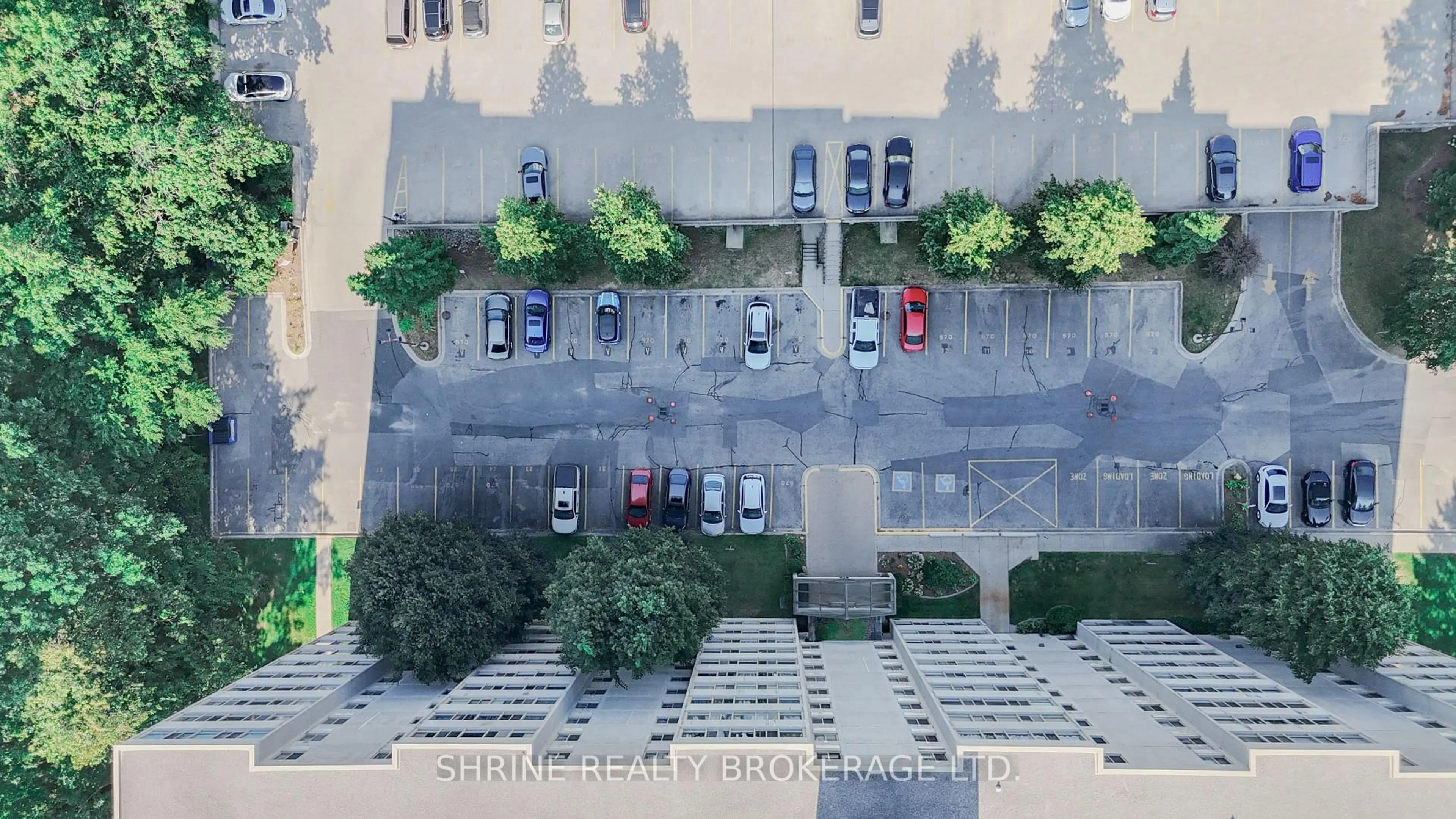 A pic from outside/outdoor area/front of a property/back of a property/a pic from drone, street for 570 PROUDFOOT Lane #207, London North Ontario N6H 4Z1