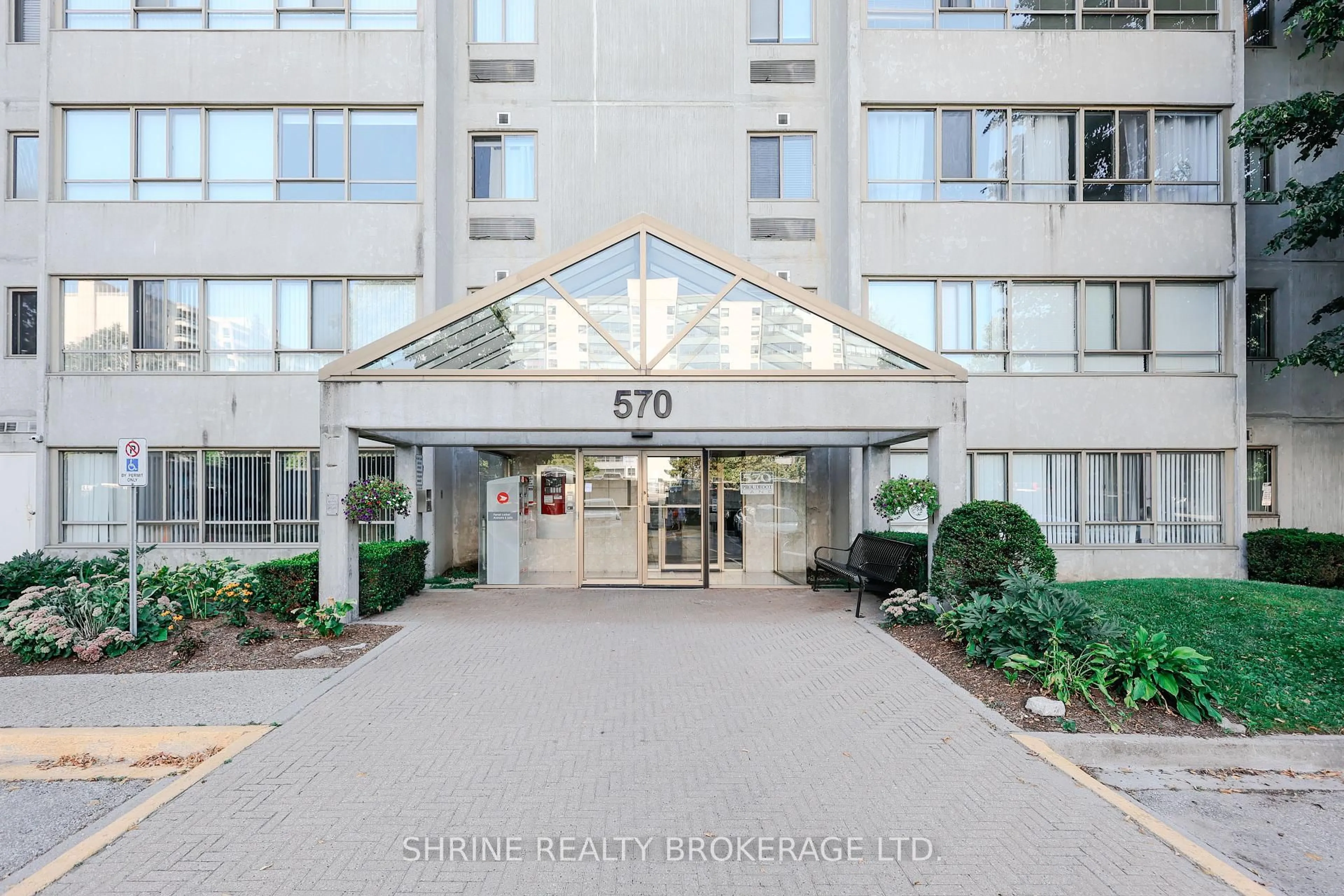 Indoor foyer for 570 PROUDFOOT Lane #207, London North Ontario N6H 4Z1