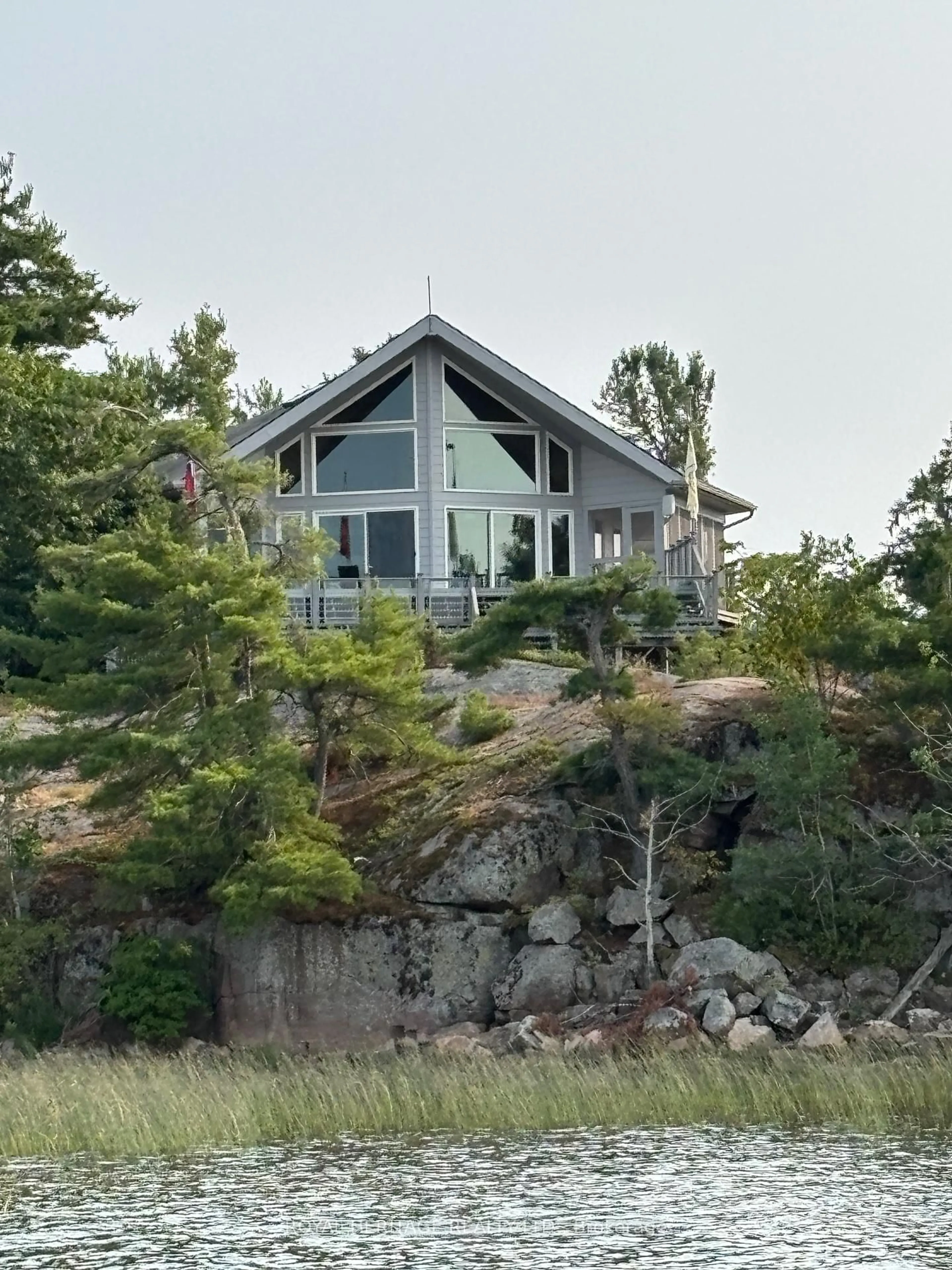 Home with vinyl exterior material, mountain view for 7224 Is 630 Georgian Bay Island, Georgian Bay Ontario P0E 1E0