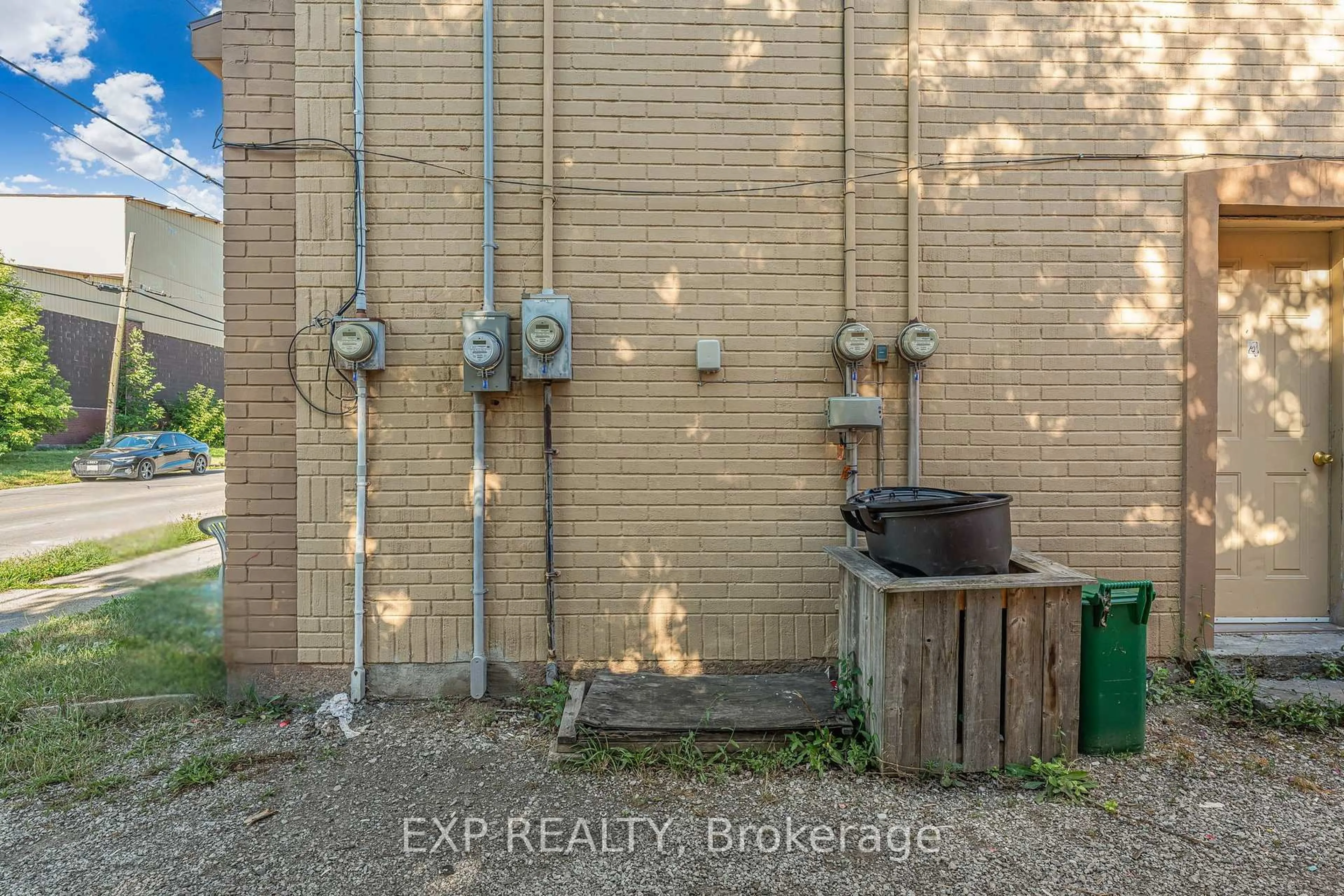 A pic from outside/outdoor area/front of a property/back of a property/a pic from drone, building for 4553 Ferguson St, Niagara Falls Ontario L2E 2Y7