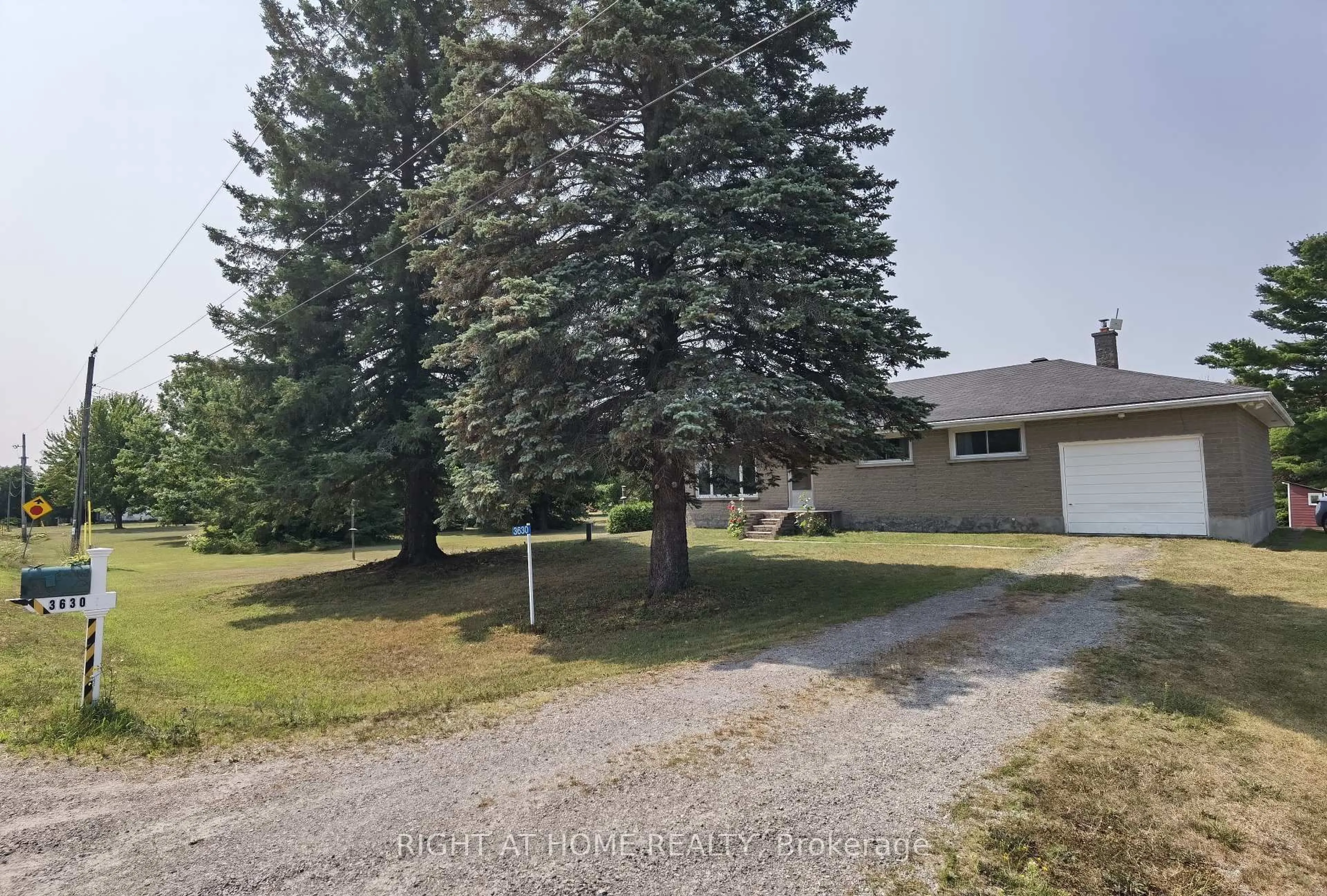 A pic from outside/outdoor area/front of a property/back of a property/a pic from drone, unknown for 3630 Hillbrook Rd, Augusta Ontario K0E 1T0
