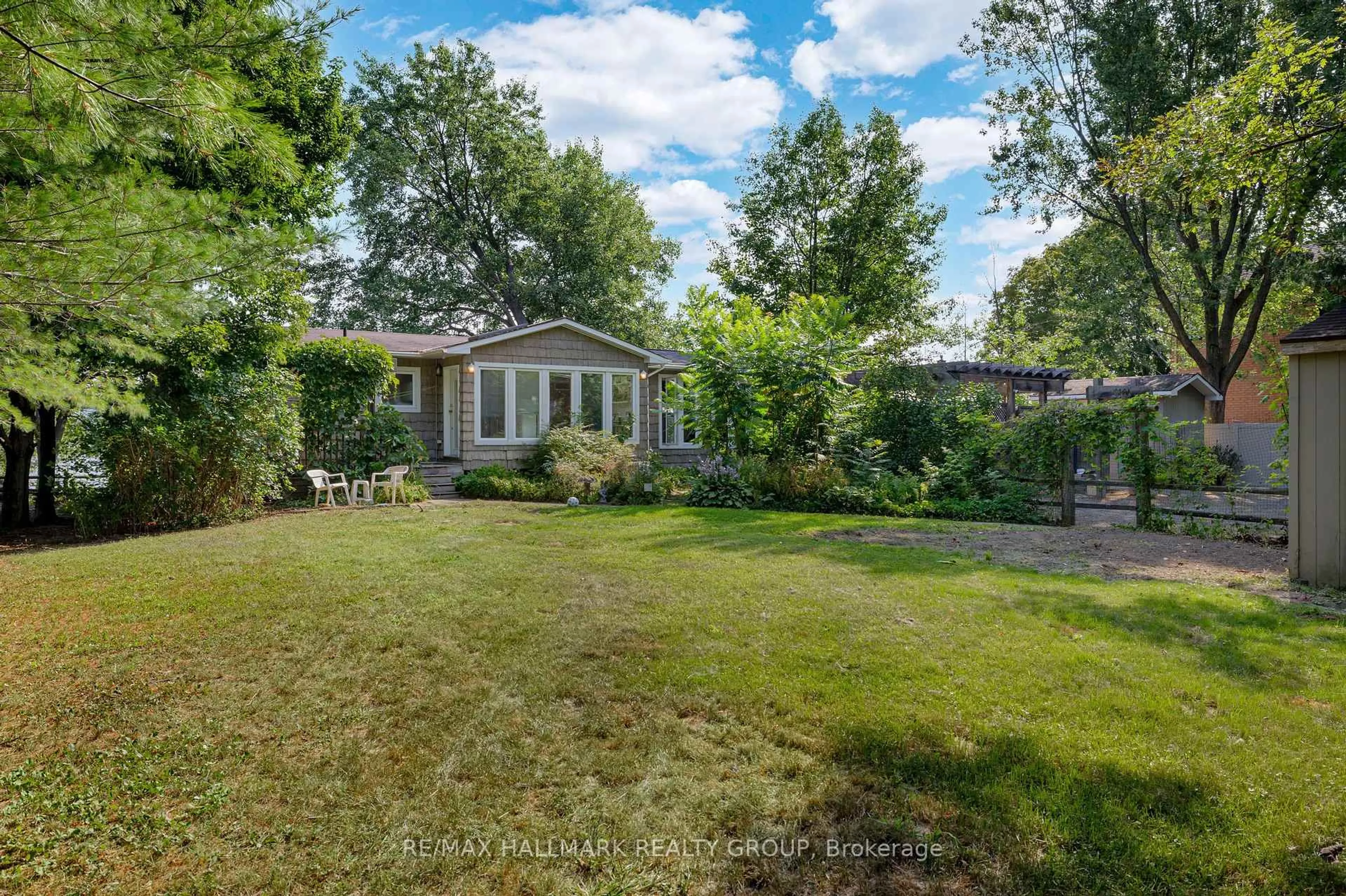 A pic from outside/outdoor area/front of a property/back of a property/a pic from drone, unknown for 2860 Barlow Cres, Ottawa Ontario K0A 1T0