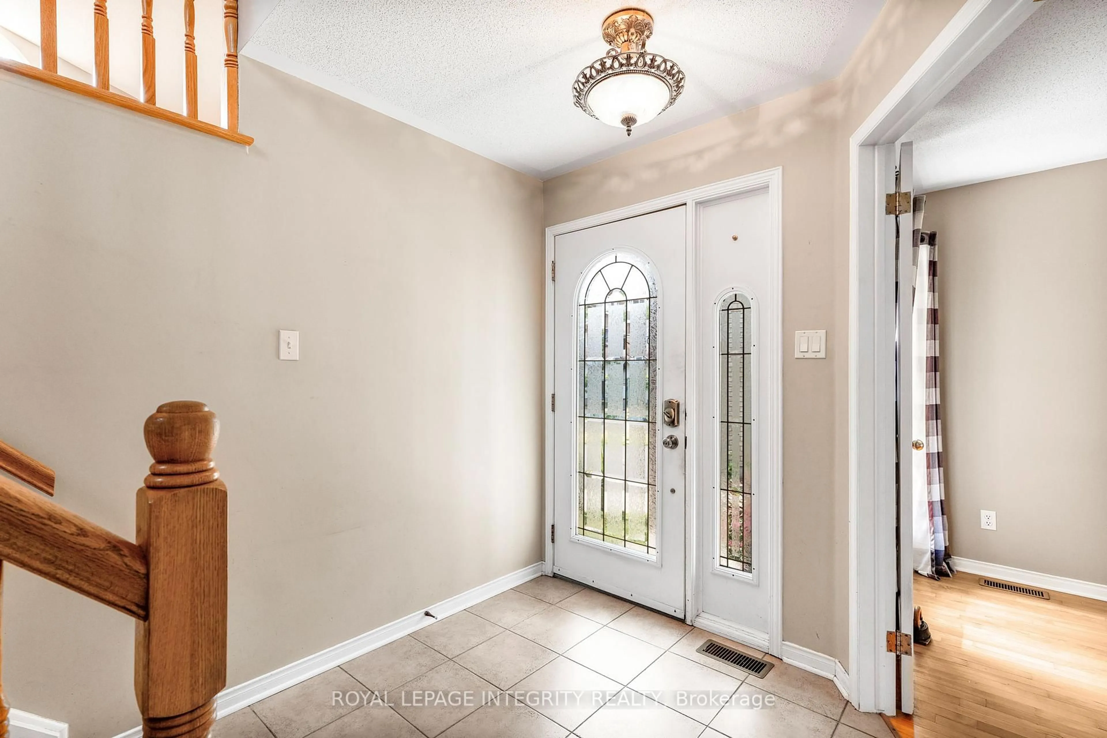 Indoor entryway for 1659 Toulouse Cres, Orleans Ontario K1C 6K5