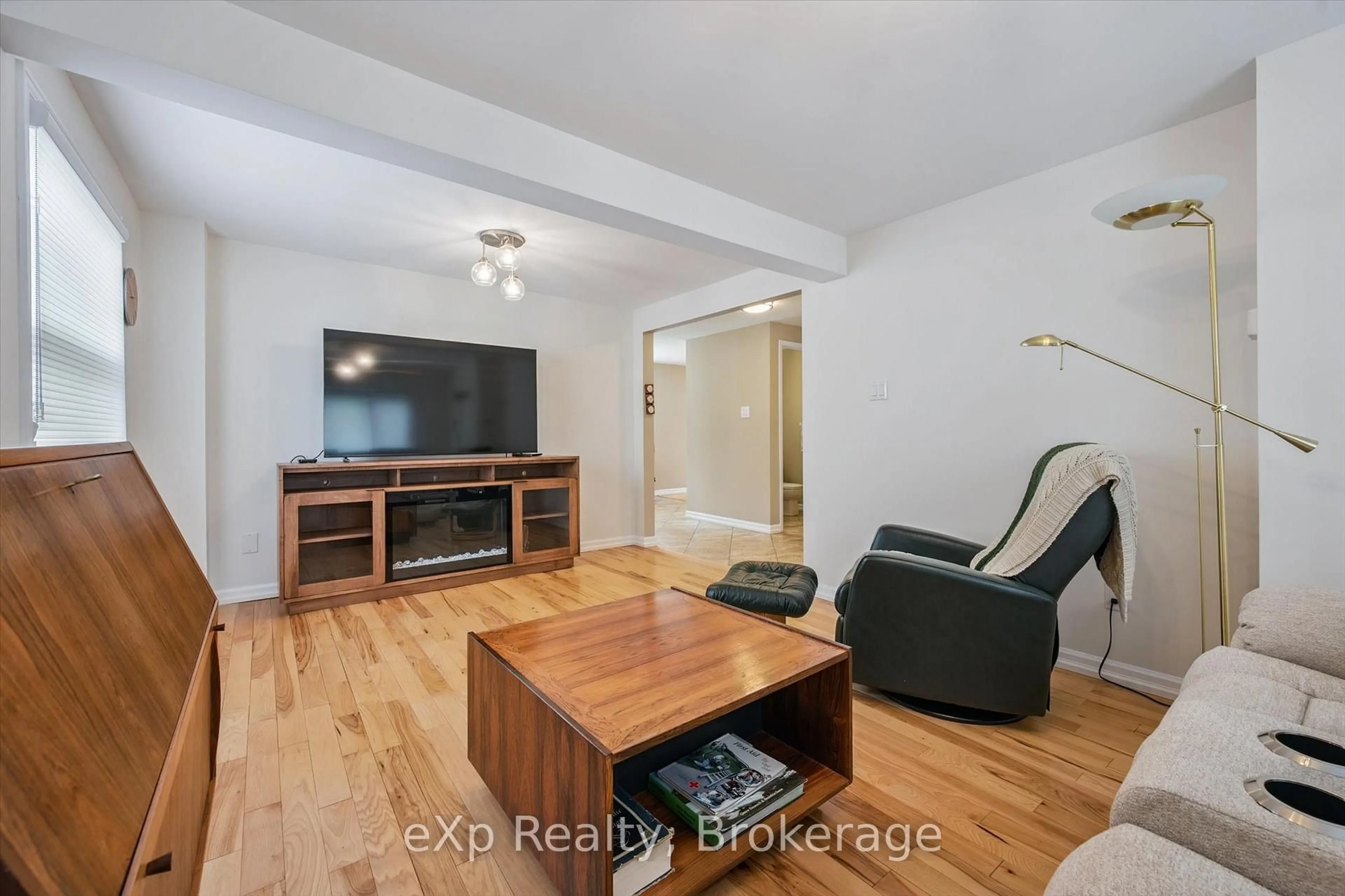 Living room with furniture, wood/laminate floor for 8 Aspen Valley Cres, Guelph Ontario N1G 3Z8