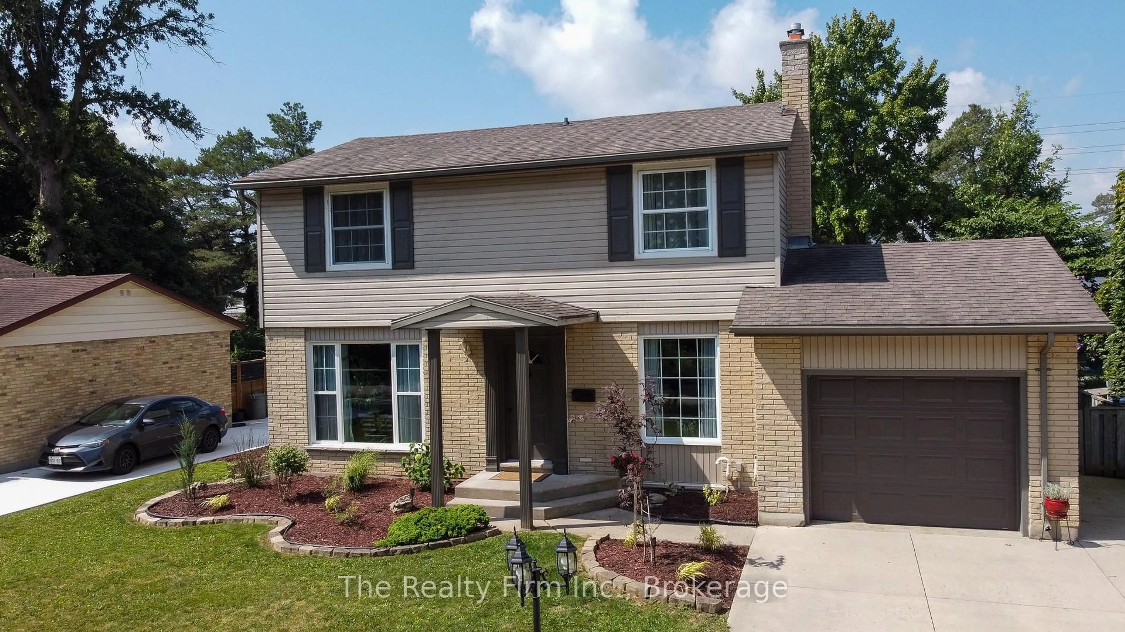 Home with vinyl exterior material, street for 1208 Guildwood Blvd, London North Ontario N6H 4G9