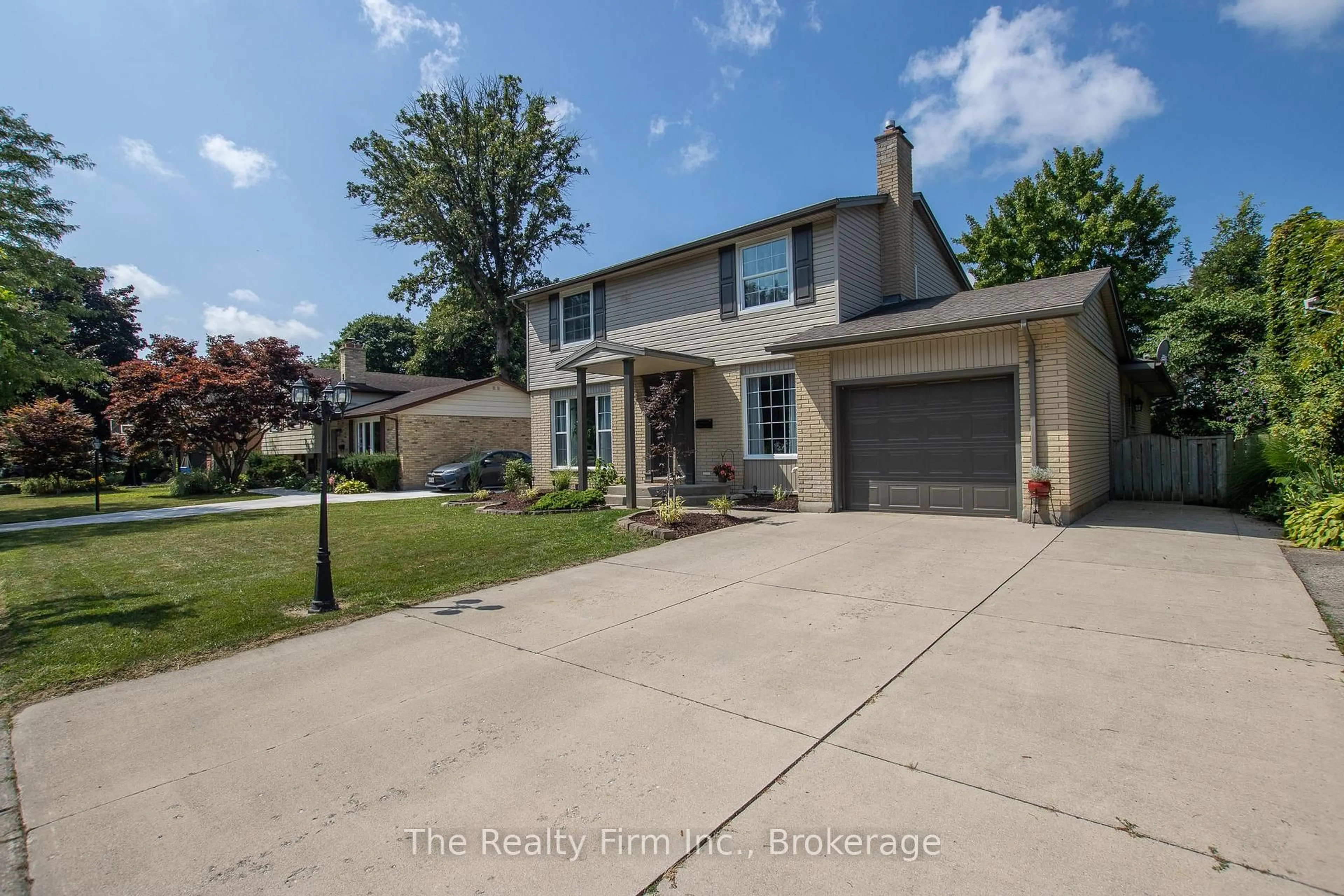 Unknown for 1208 Guildwood Blvd, London North Ontario N6H 4G9