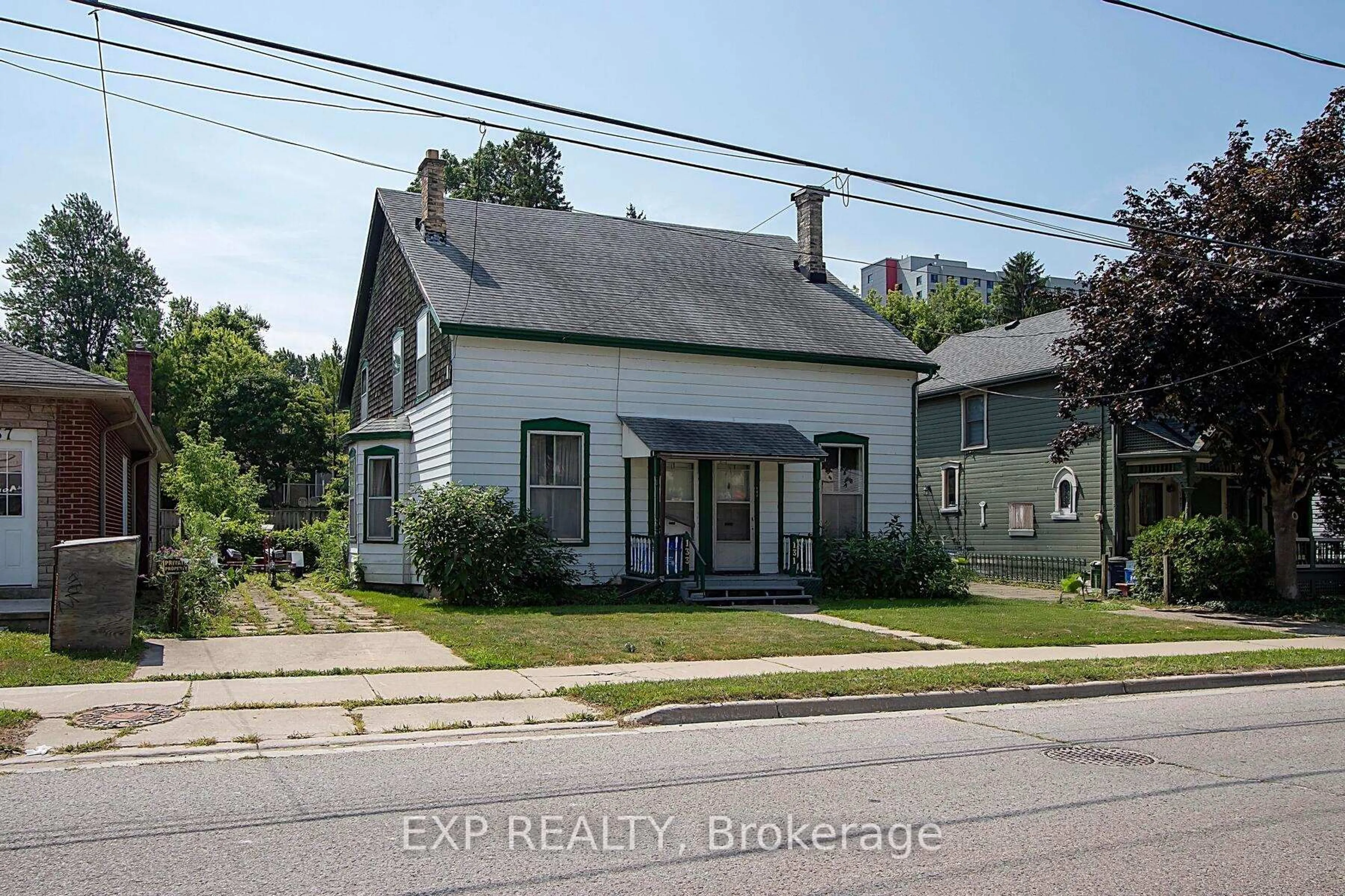 A pic from outside/outdoor area/front of a property/back of a property/a pic from drone, street for 131/133 Ann St, London East Ontario N6A 1R2