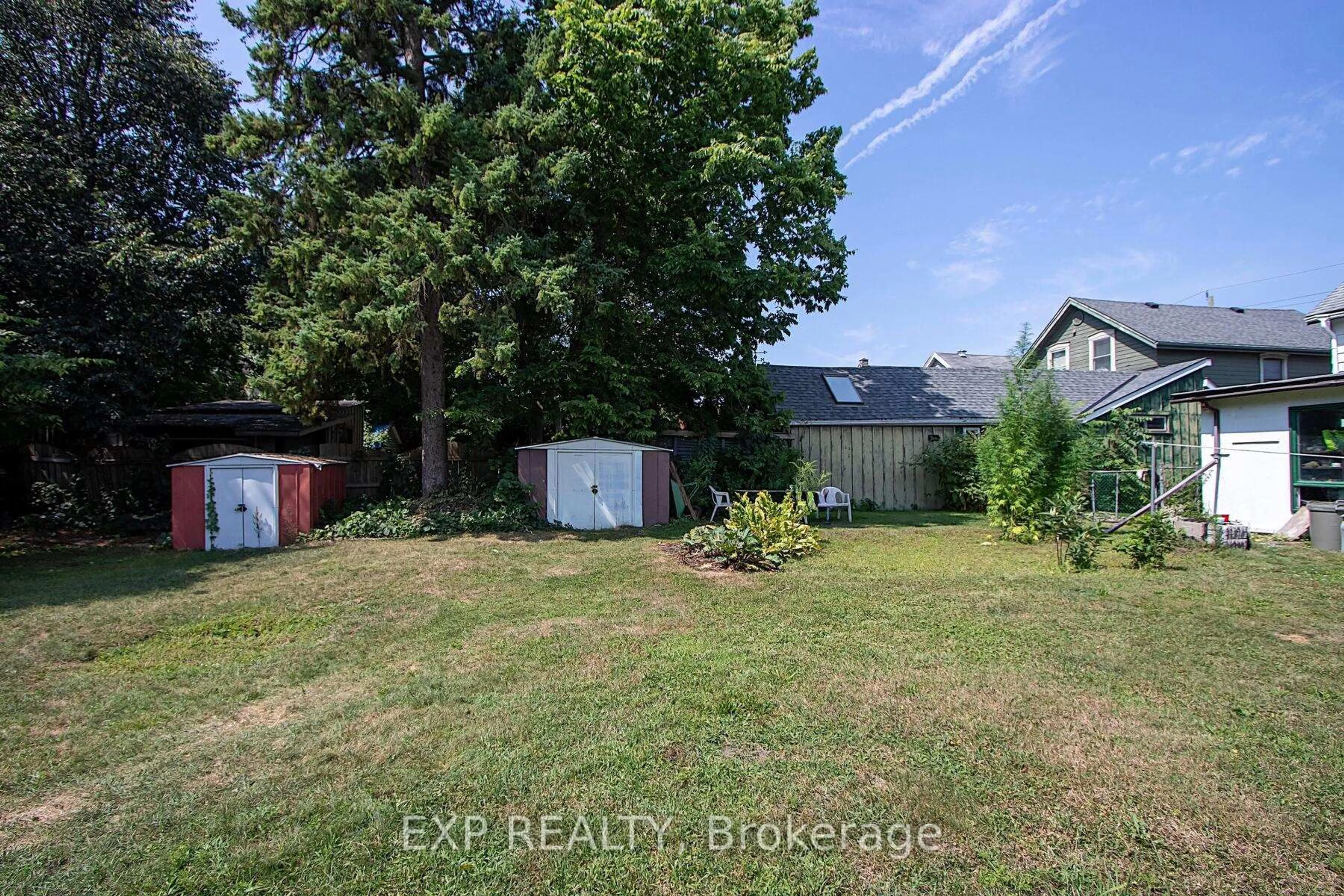 A pic from outside/outdoor area/front of a property/back of a property/a pic from drone, street for 131/133 Ann St, London East Ontario N6A 1R2