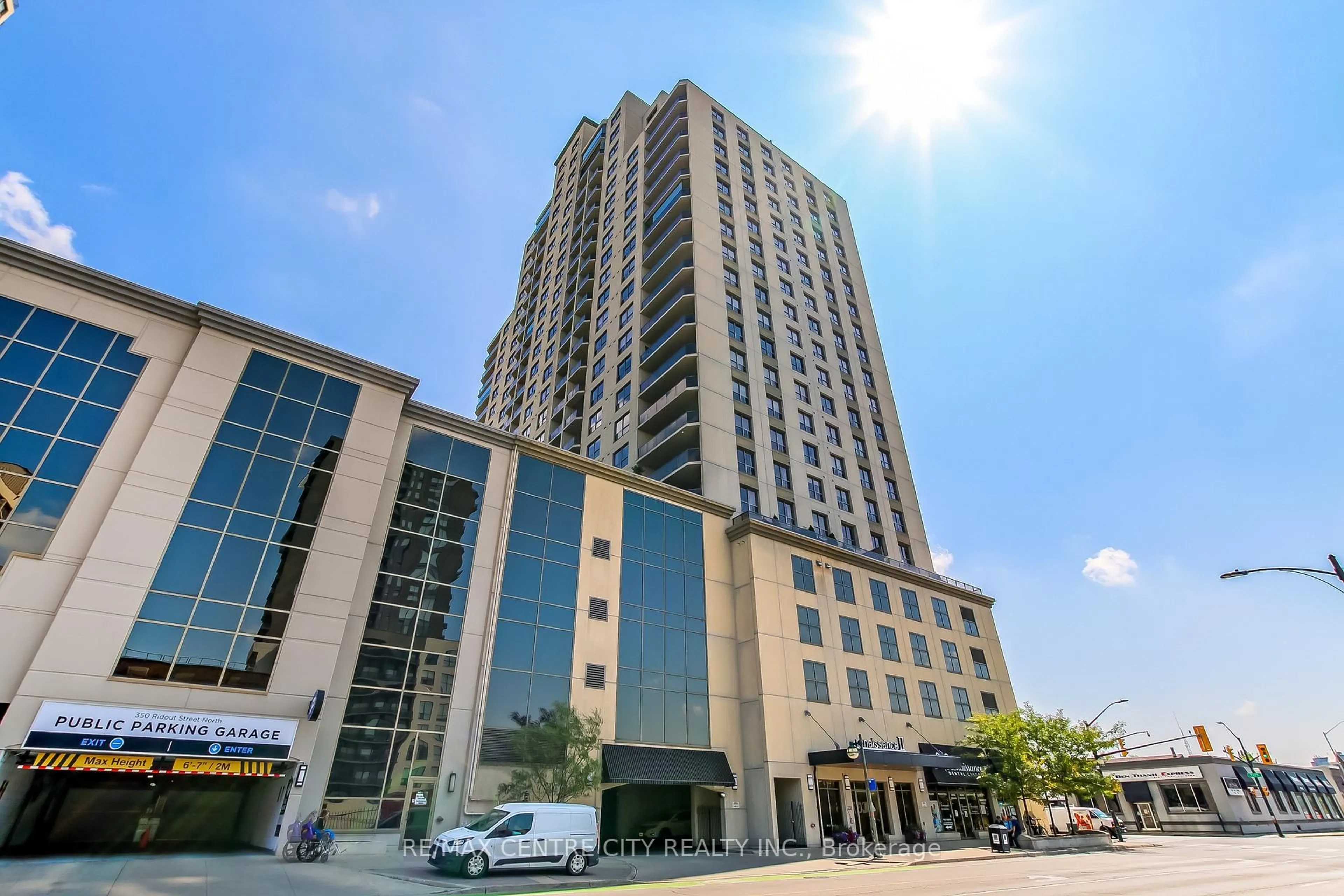 Indoor foyer for 330 Ridout St #2401, London East Ontario N6C 3Z3