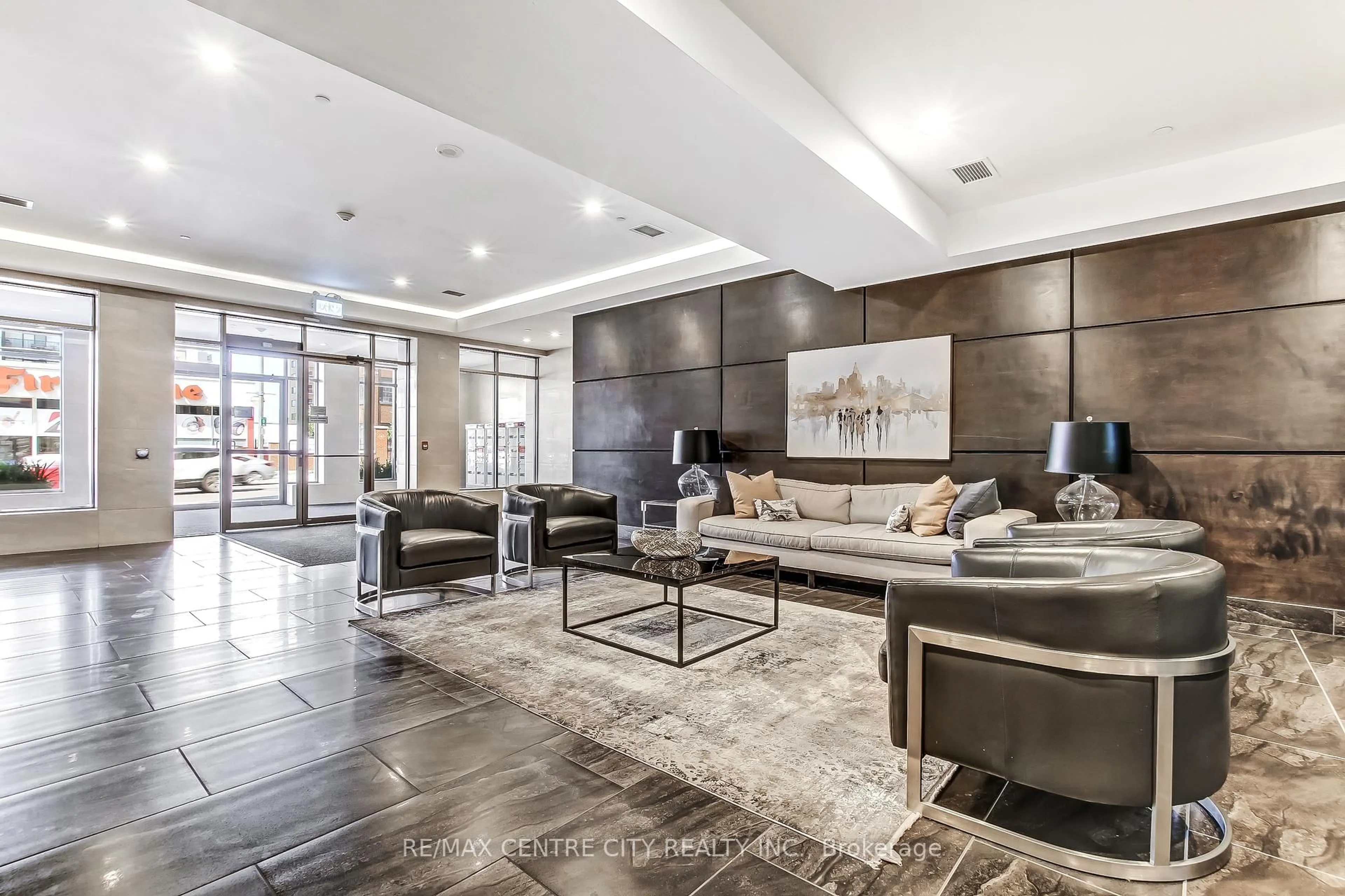 Lobby for 330 Ridout St #2401, London East Ontario N6C 3Z3