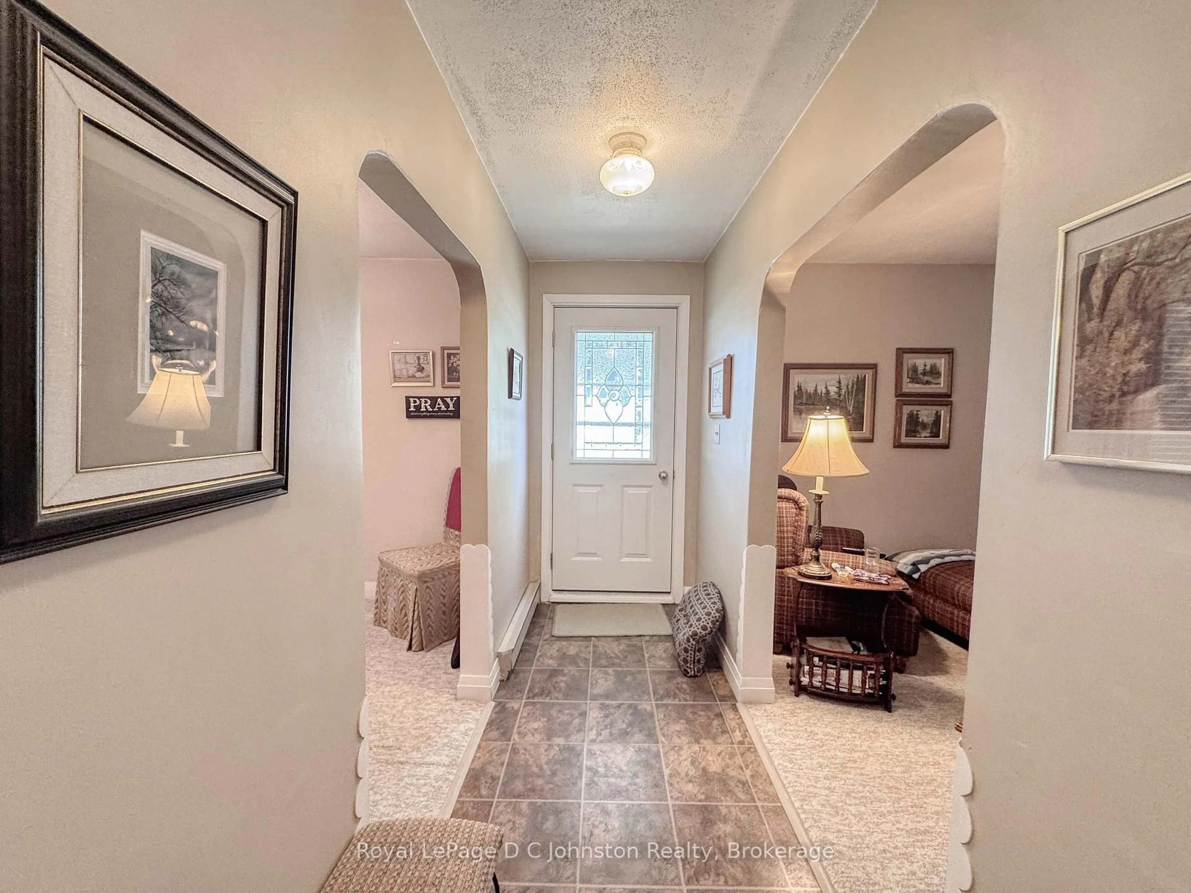 Indoor entryway for 455 Alice St, Saugeen Shores Ontario N0H 2L0