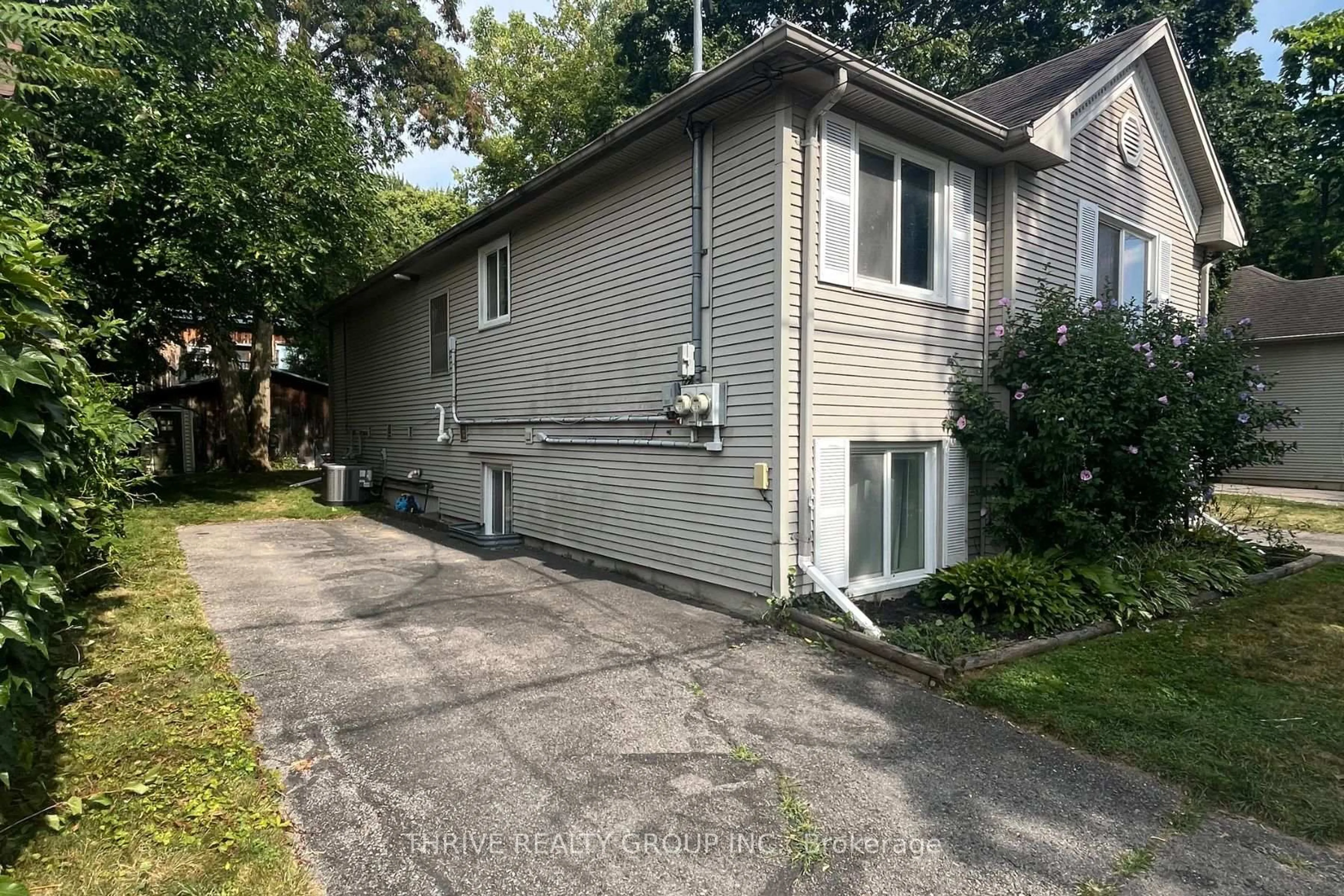 Home with vinyl exterior material, street for 16 Miles St, London East Ontario N5Y 2T6
