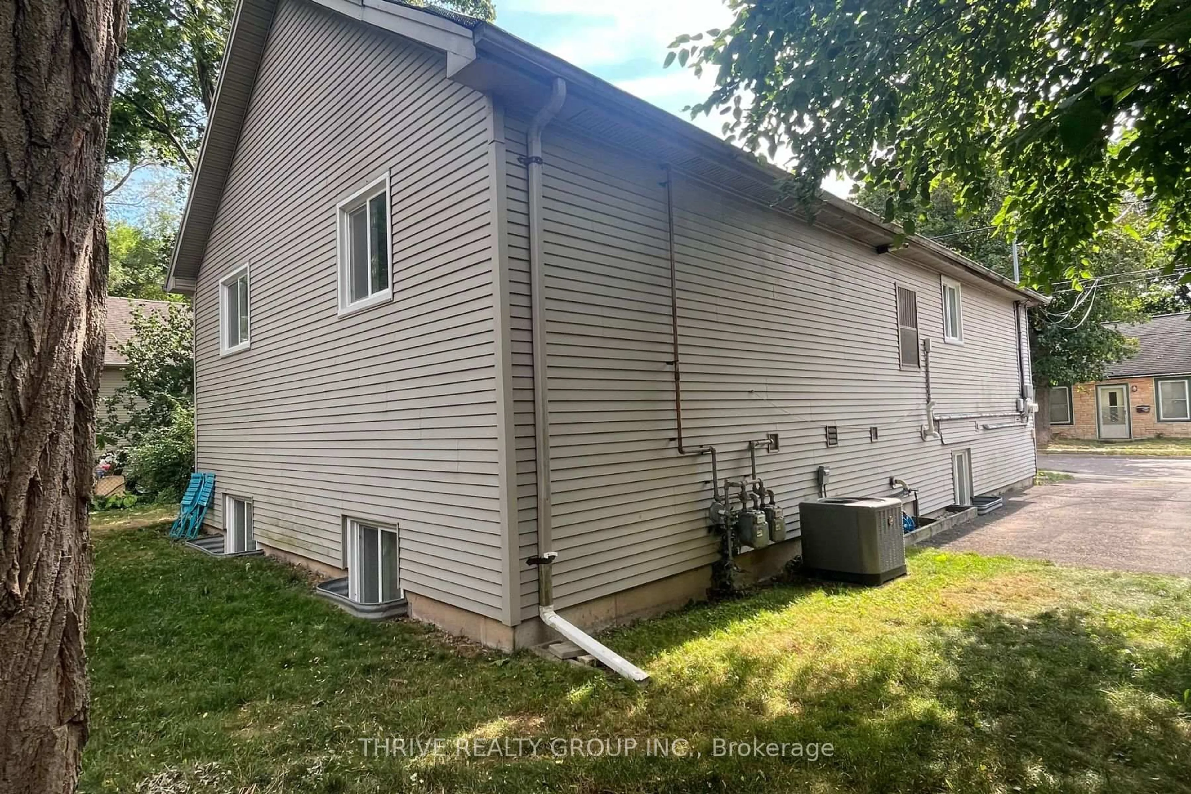 Home with vinyl exterior material, building for 16 Miles St, London East Ontario N5Y 2T6