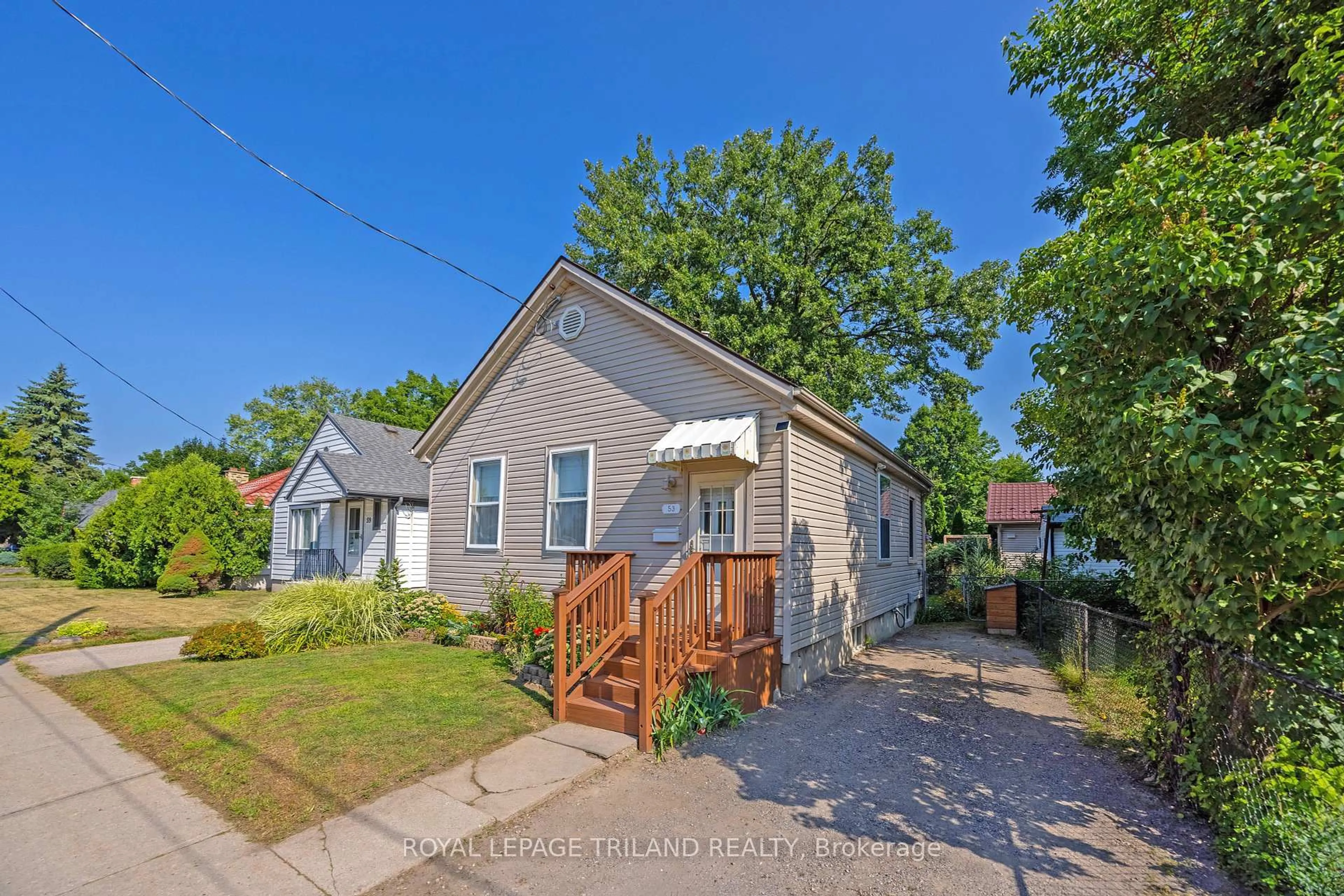 A pic from outside/outdoor area/front of a property/back of a property/a pic from drone, street for 53 Riverside Dr, London North Ontario N6H 1B3