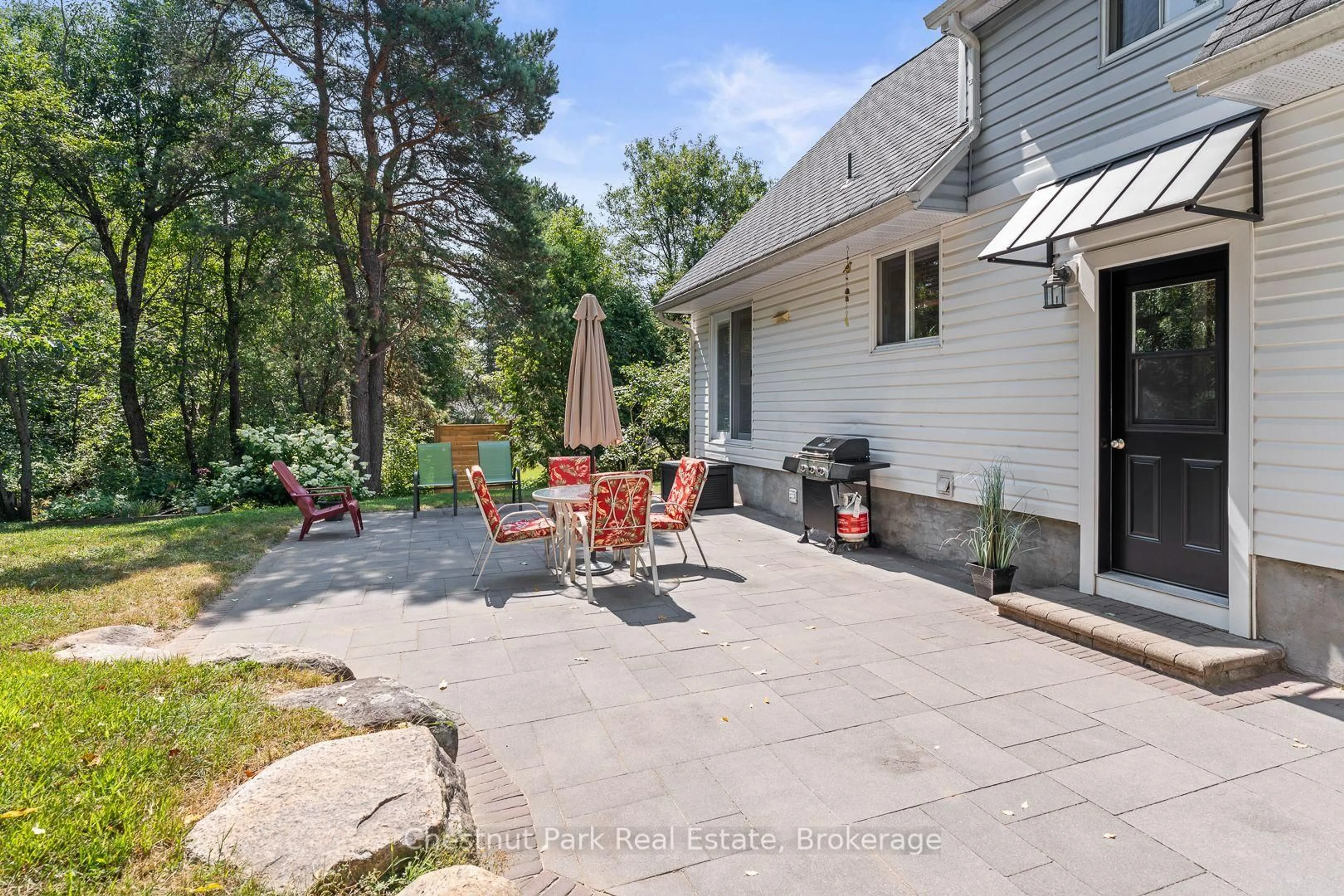 Patio, street for 25 Eagle Lake Rd, South River Ontario P0A 1X0