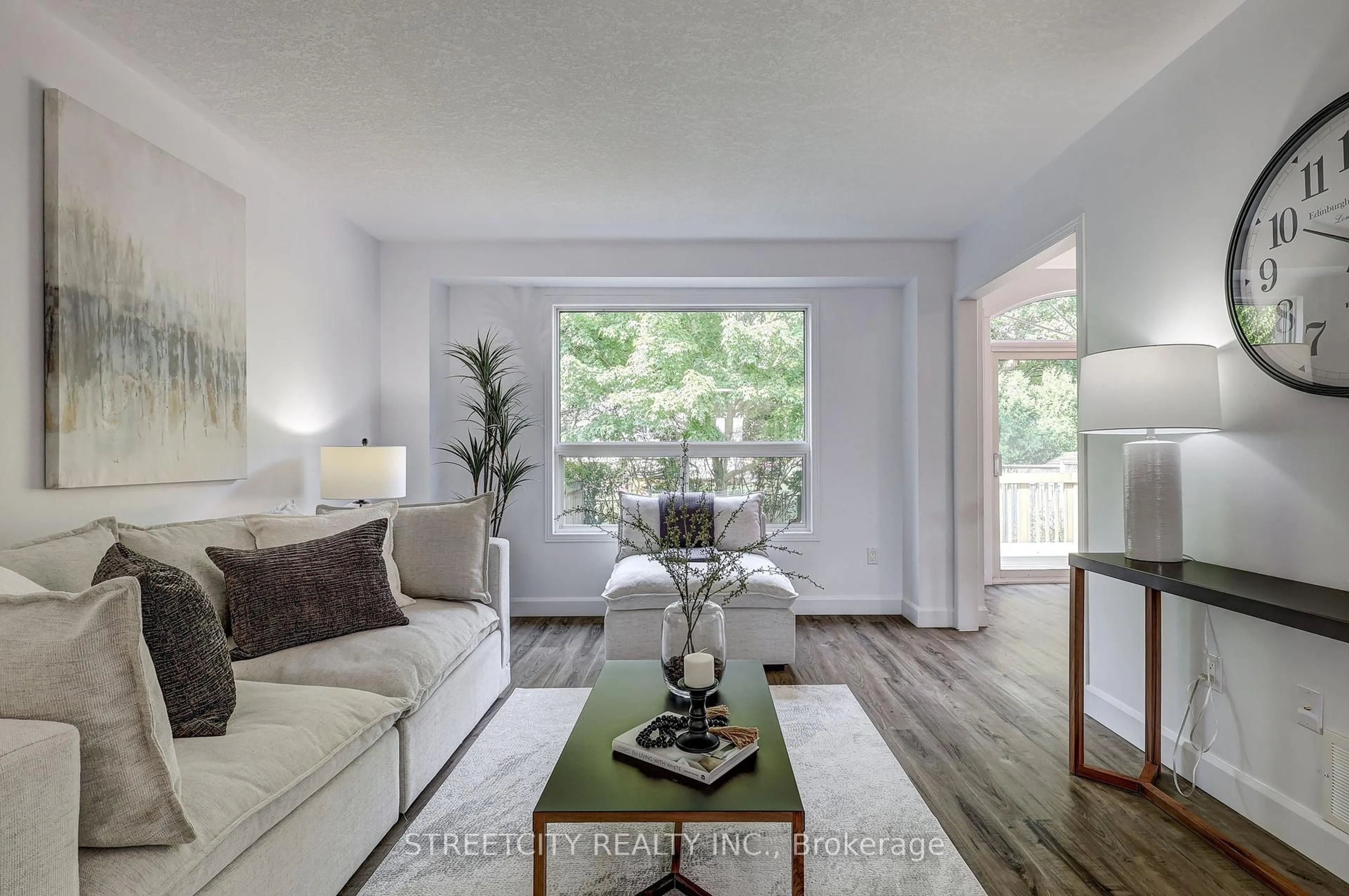 Living room with furniture, wood/laminate floor for 25 Axford Pkwy, St. Thomas Ontario N5R 6E6