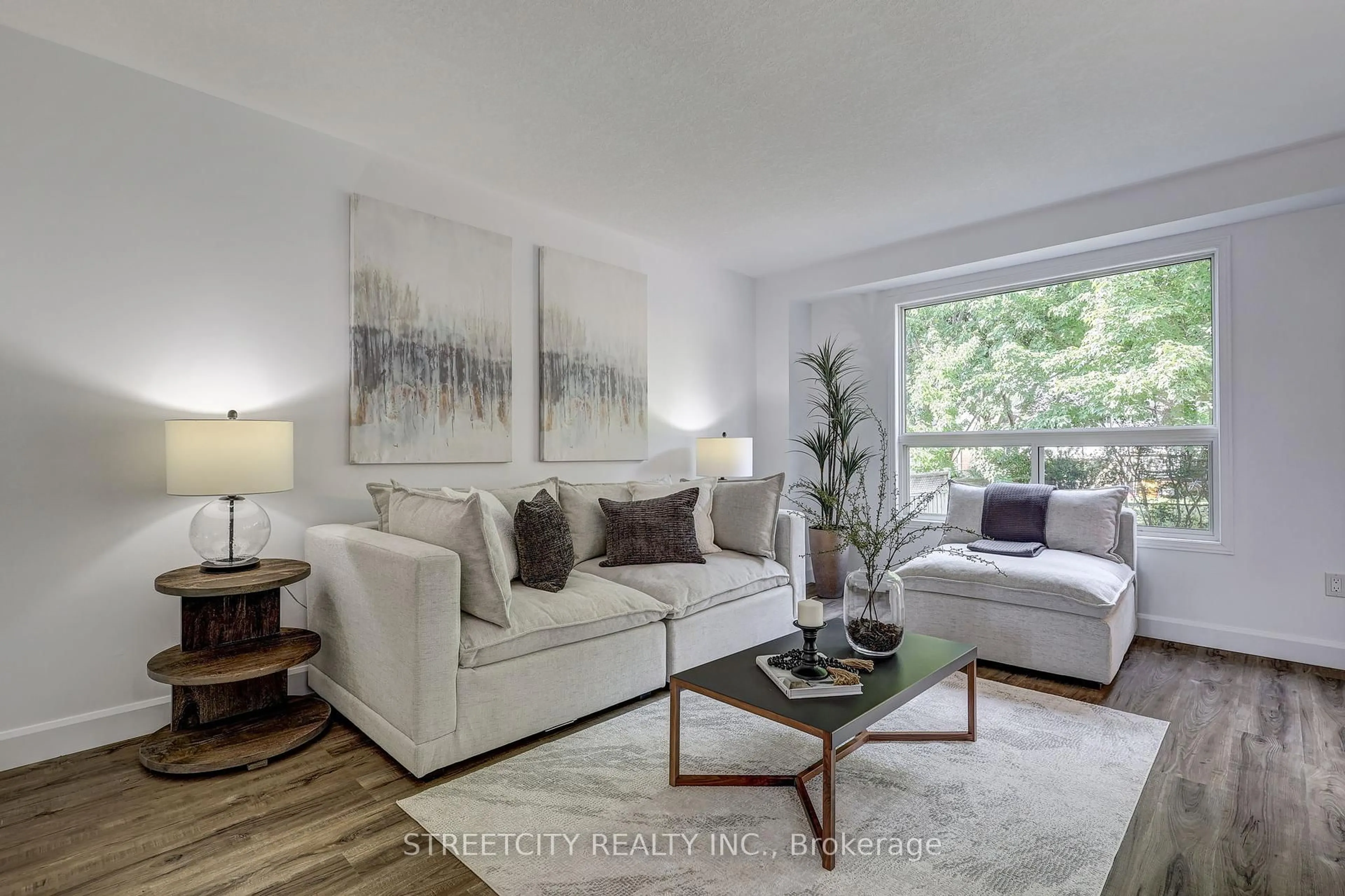 Living room with furniture, unknown for 25 Axford Pkwy, St. Thomas Ontario N5R 6E6