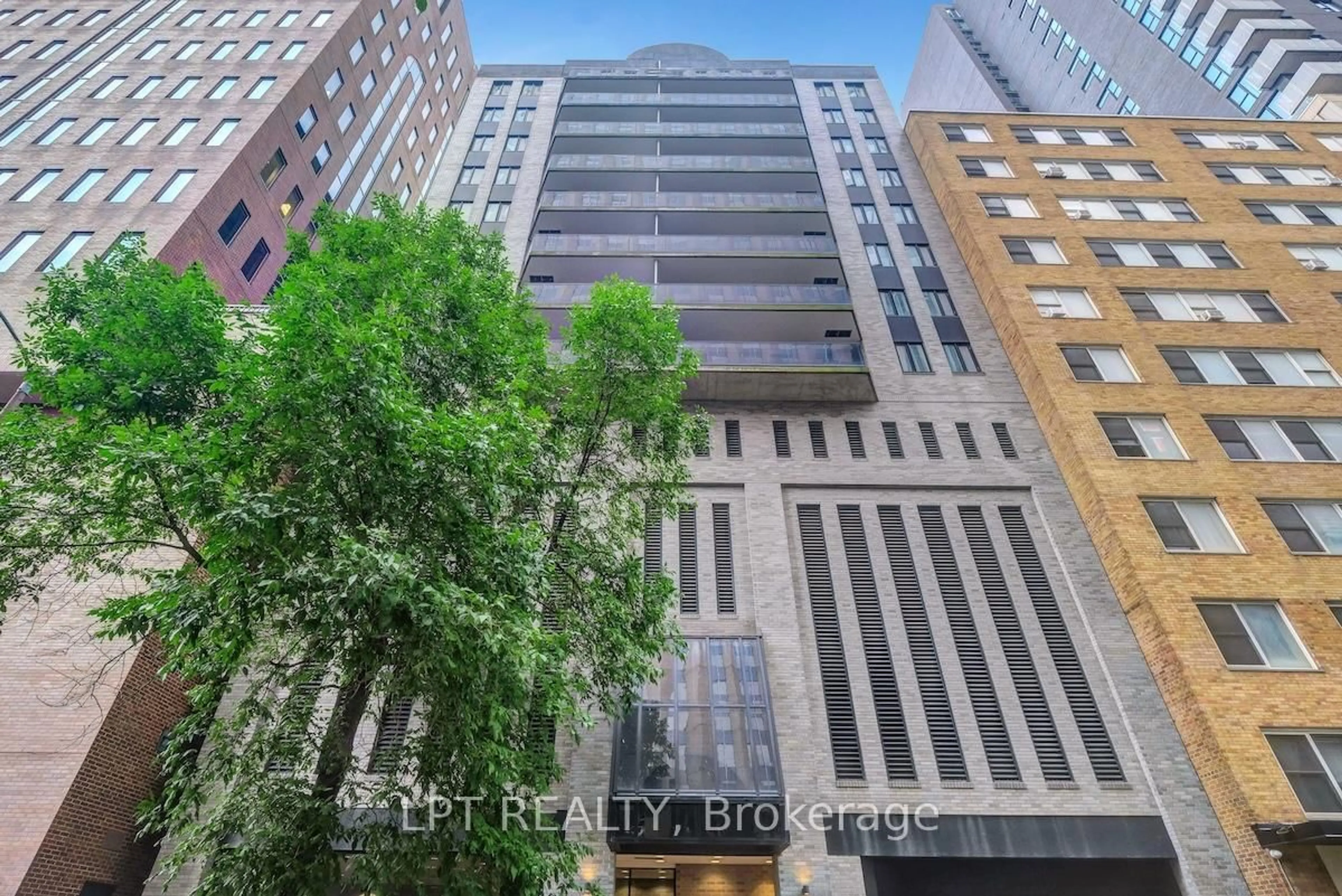 A pic from outside/outdoor area/front of a property/back of a property/a pic from drone, city buildings view from balcony for 18 Nepean St #PH3, Ottawa Ontario K2P 2L2