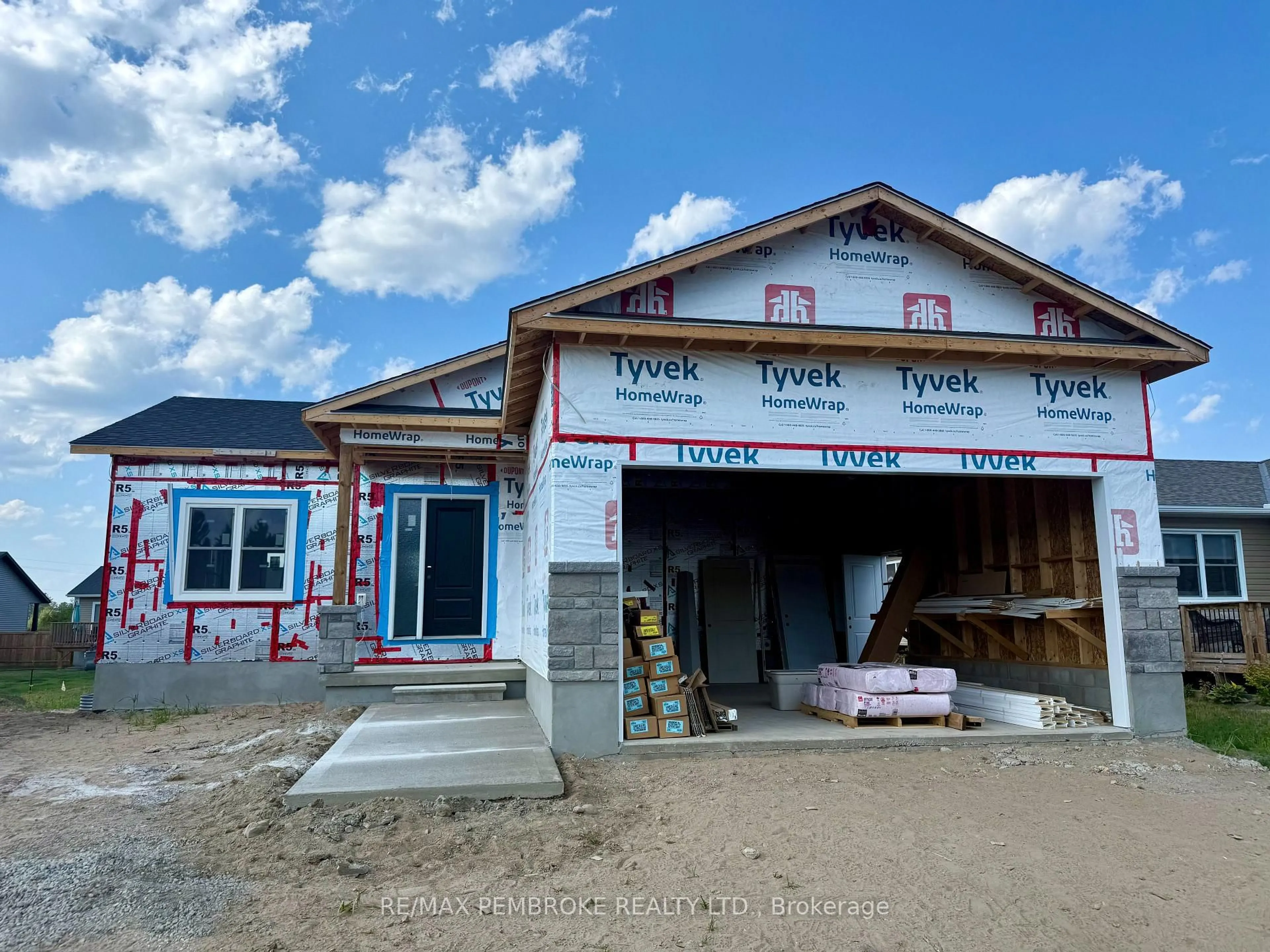 Home with vinyl exterior material, building for 14 Durant St, Petawawa Ontario K8H 0G2