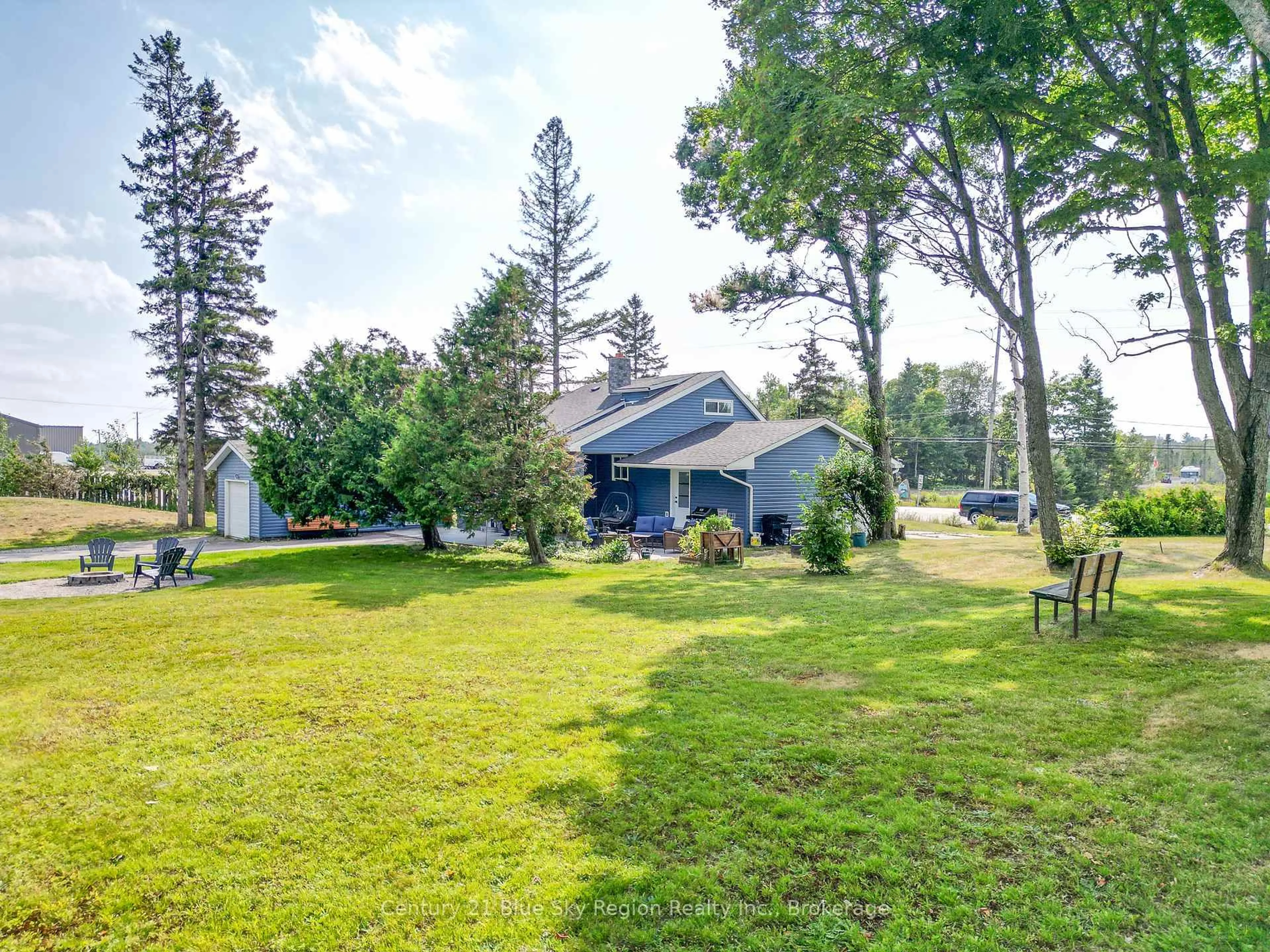 A pic from outside/outdoor area/front of a property/back of a property/a pic from drone, water/lake/river/ocean view for 500 Collins Dr, North Bay Ontario P1B 8G3