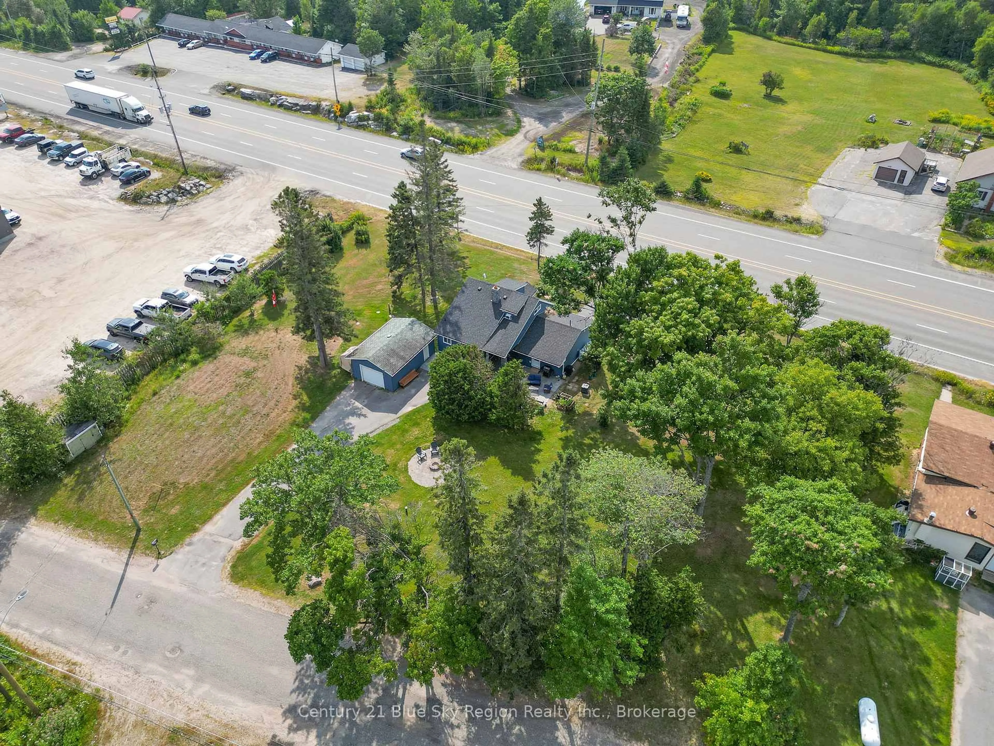 A pic from outside/outdoor area/front of a property/back of a property/a pic from drone, street for 500 Collins Dr, North Bay Ontario P1B 8G3