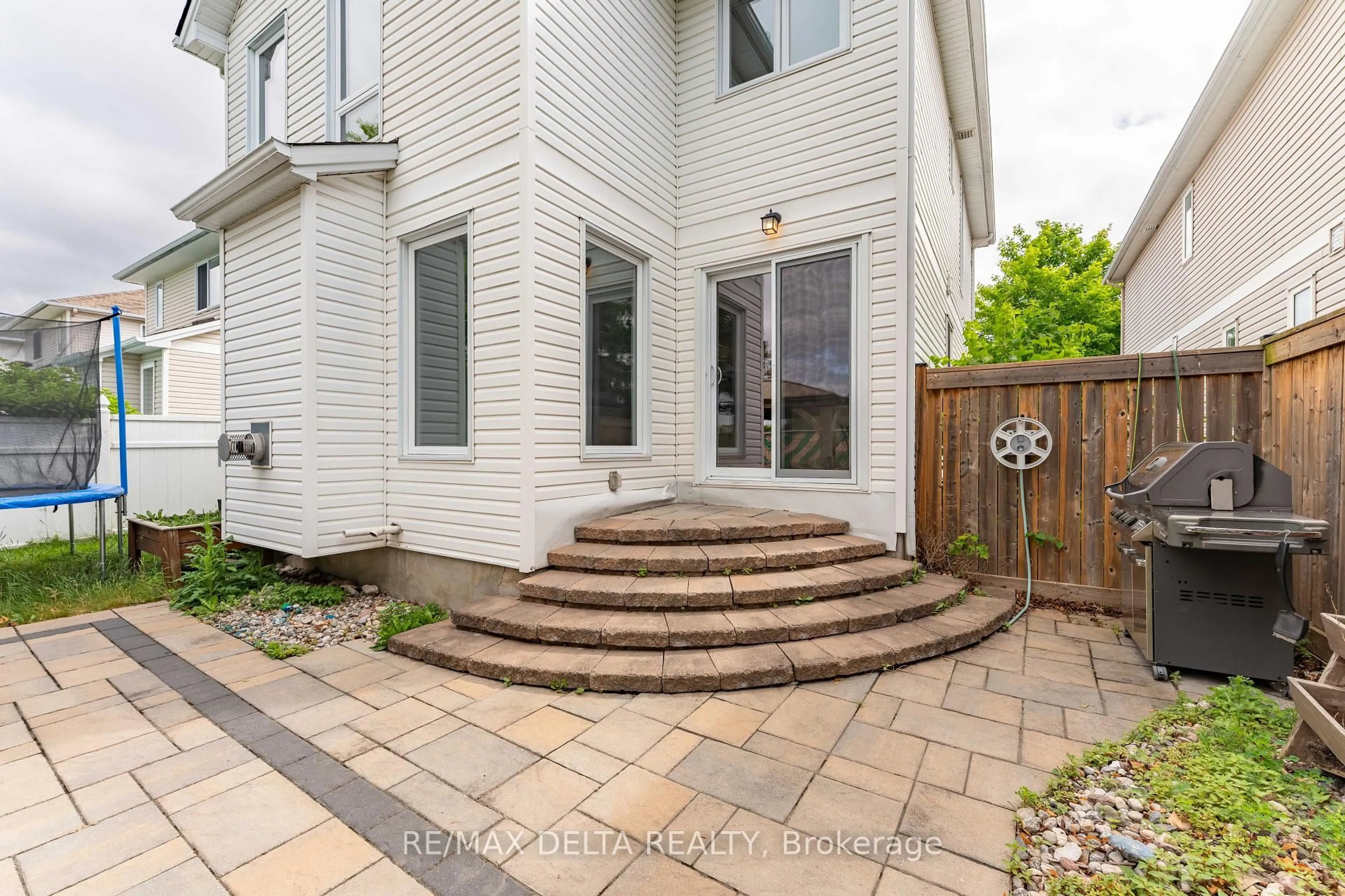 Patio, street for 1610 Duplante Ave, Orleans Ontario K4A 4A2