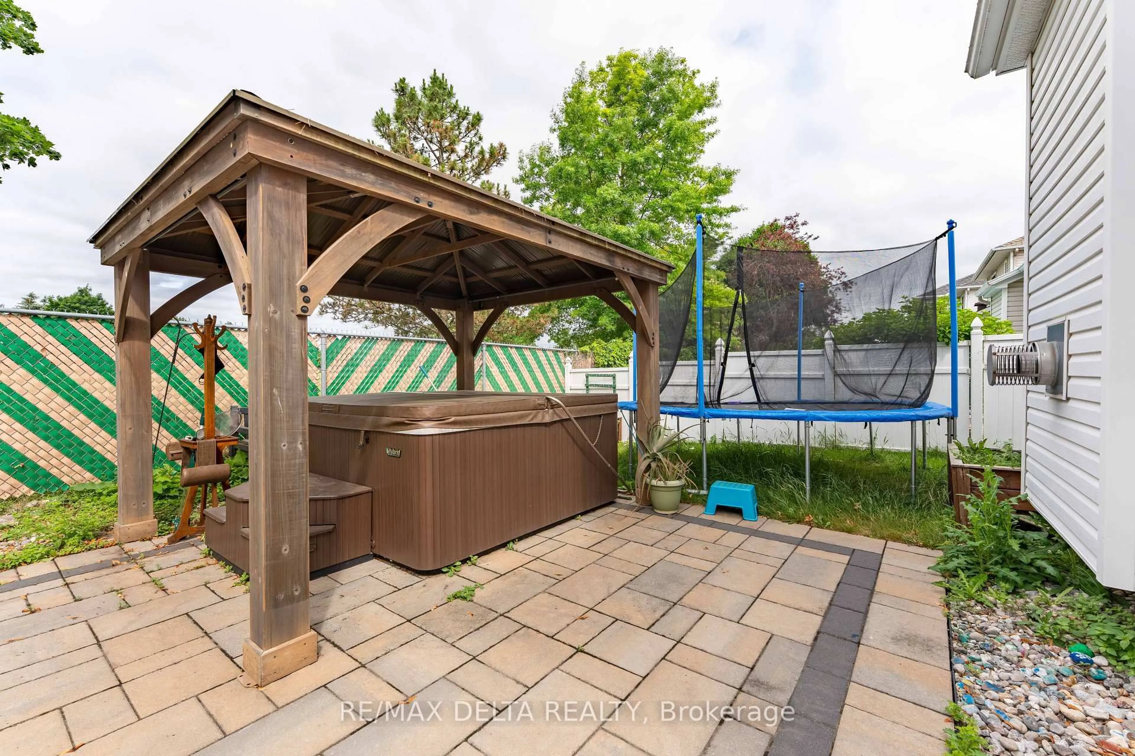 Patio, unknown for 1610 Duplante Ave, Orleans Ontario K4A 4A2