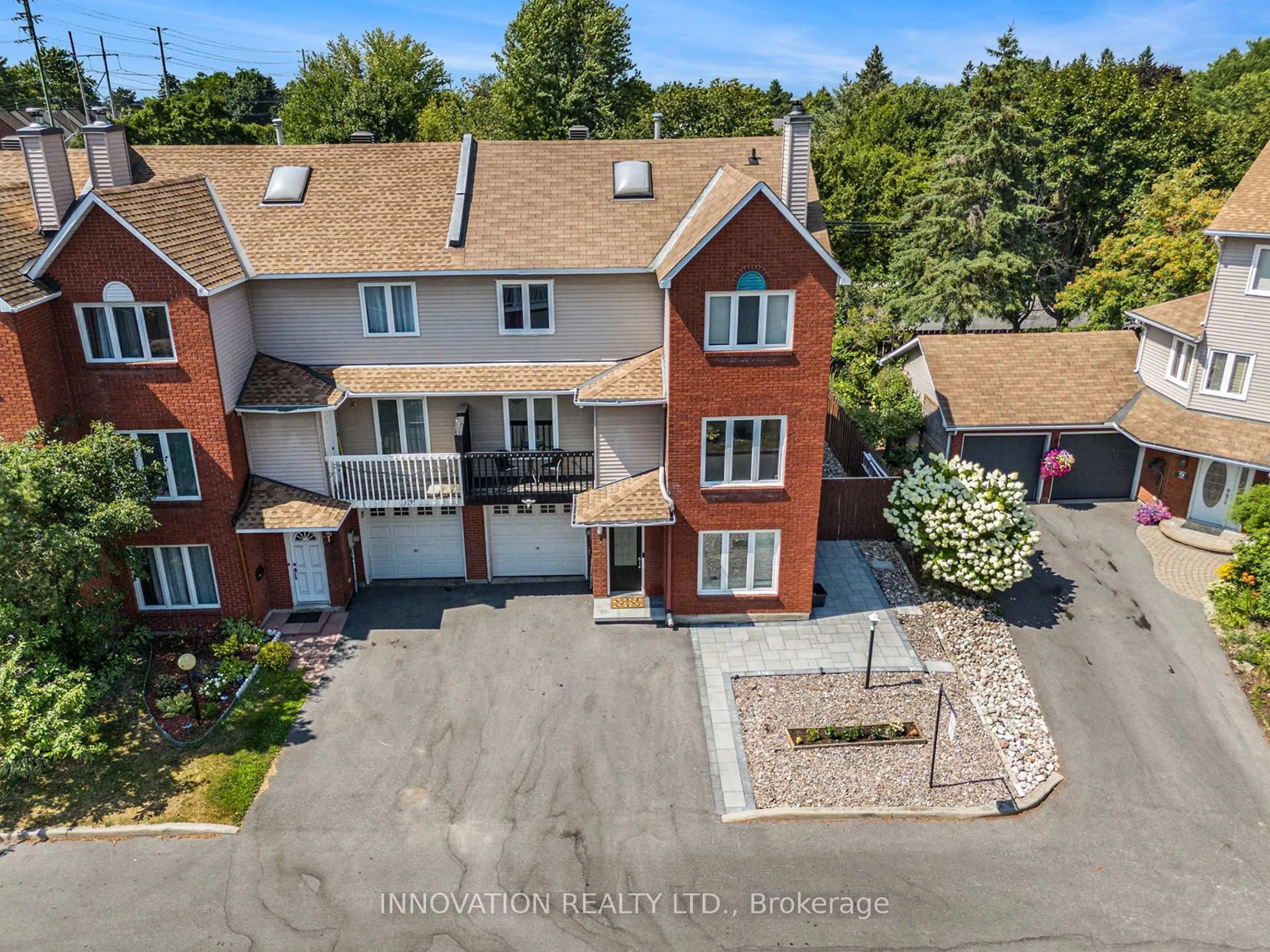 A pic from outside/outdoor area/front of a property/back of a property/a pic from drone, street for 7 Berton Pl, Ottawa Ontario K2L 3R7