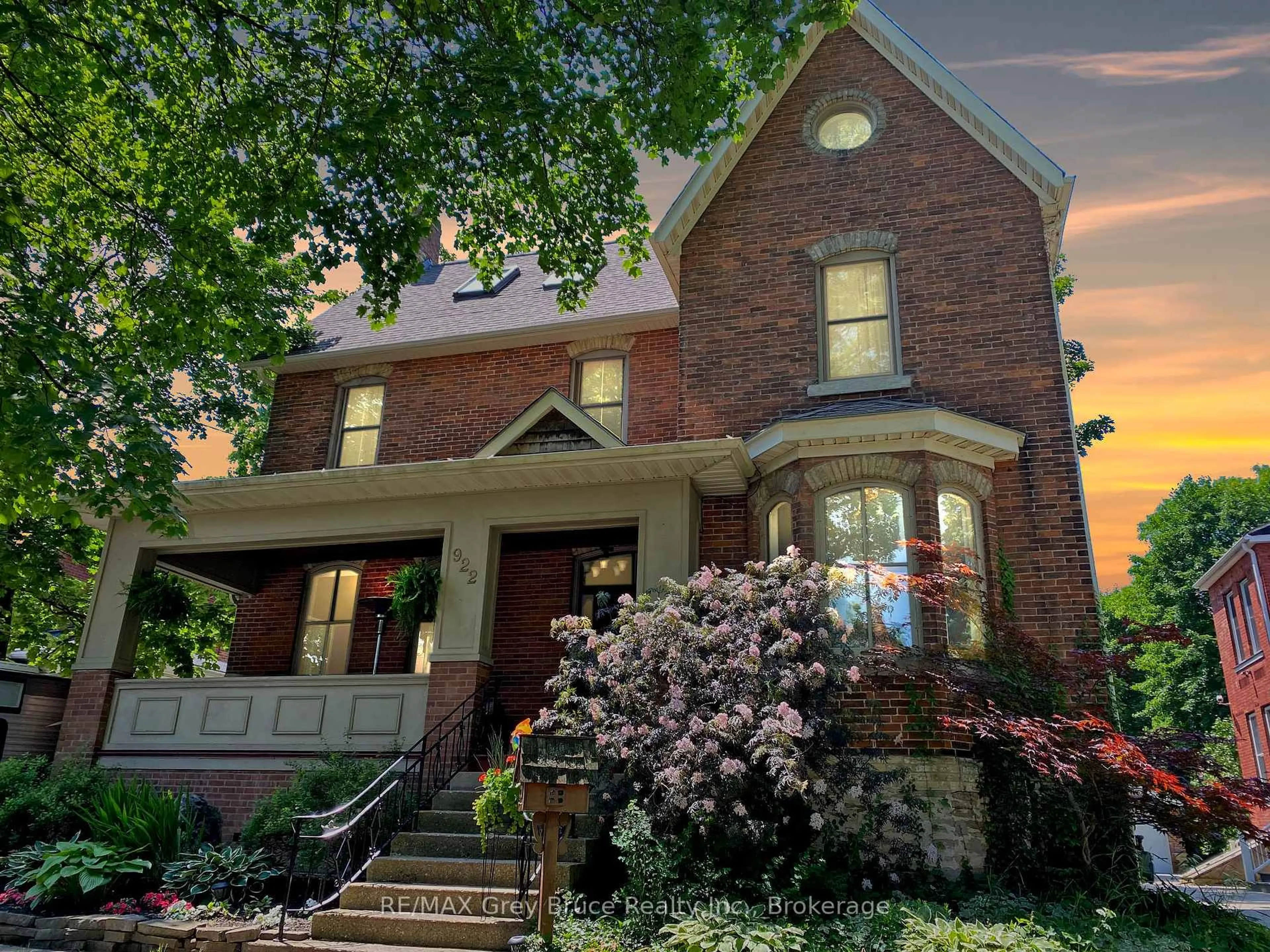 Home with brick exterior material, street for 922 3rd Ave, Owen Sound Ontario N4K 4P6