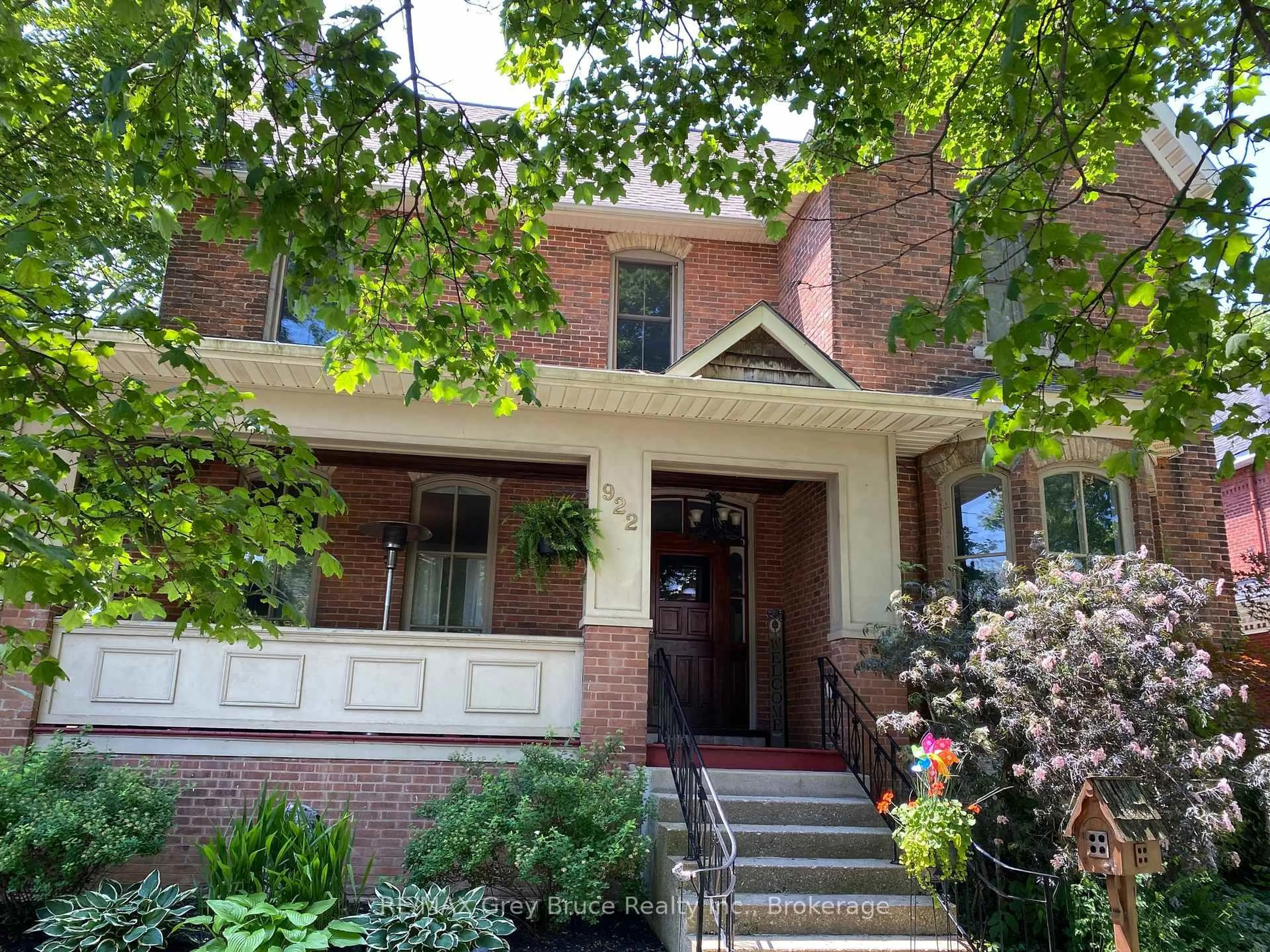 Home with brick exterior material, street for 922 3rd Ave, Owen Sound Ontario N4K 4P6