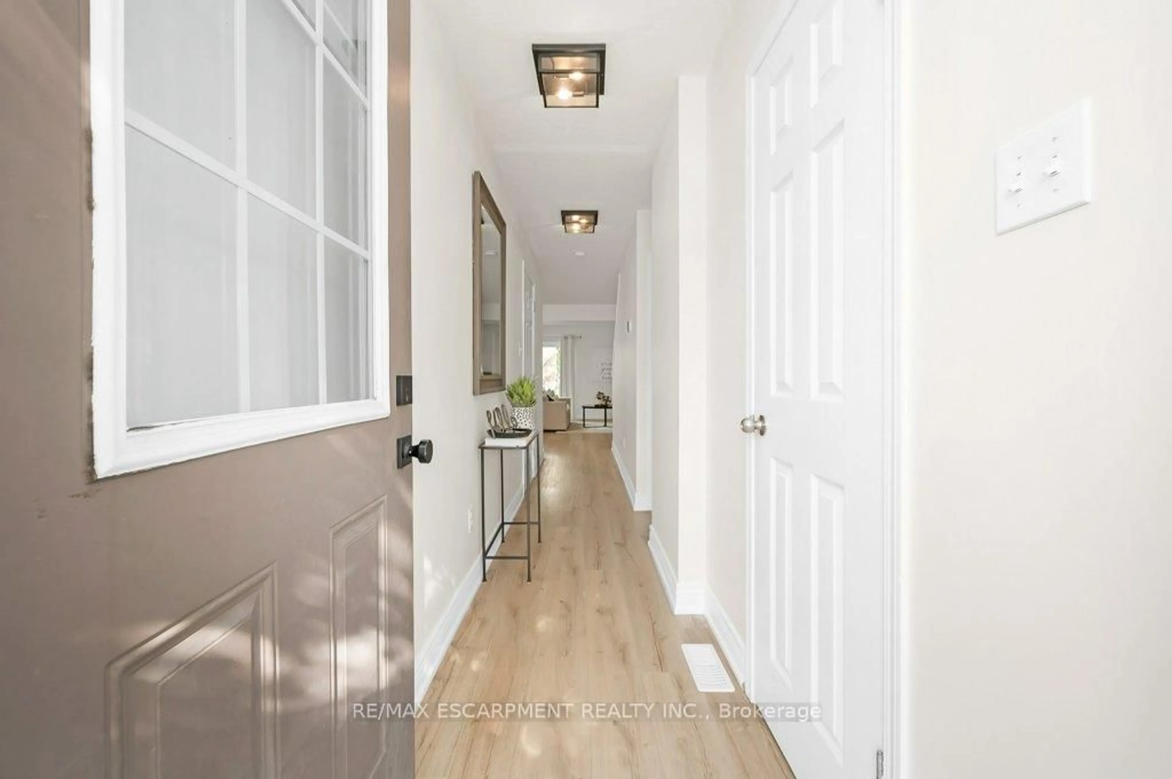 Indoor entryway for 355 Fisher Mills Rd #14, Cambridge Ontario N3C 4N5