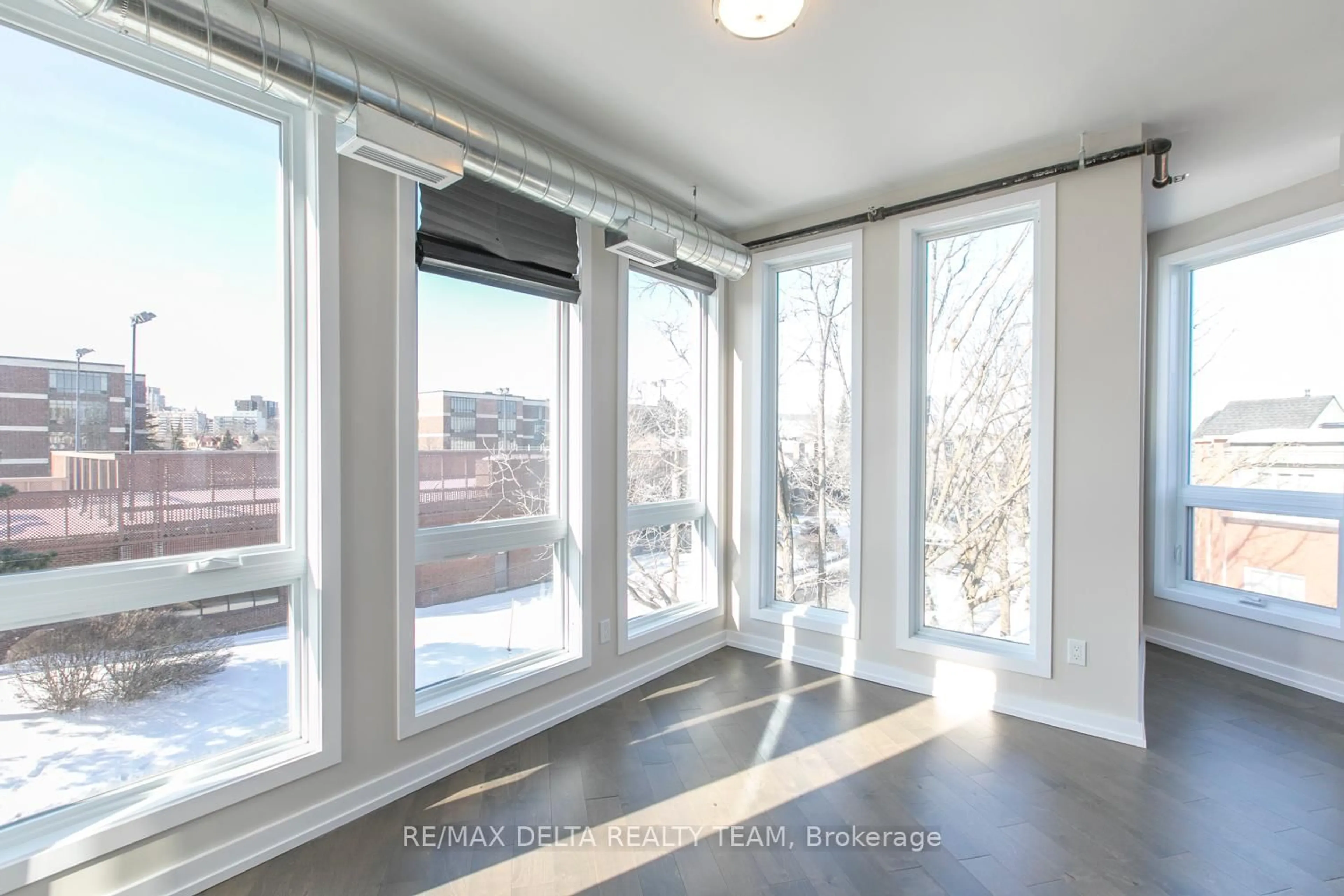 Indoor entryway for 150 Greenfield Ave #405, Ottawa Ontario K1S 5W6
