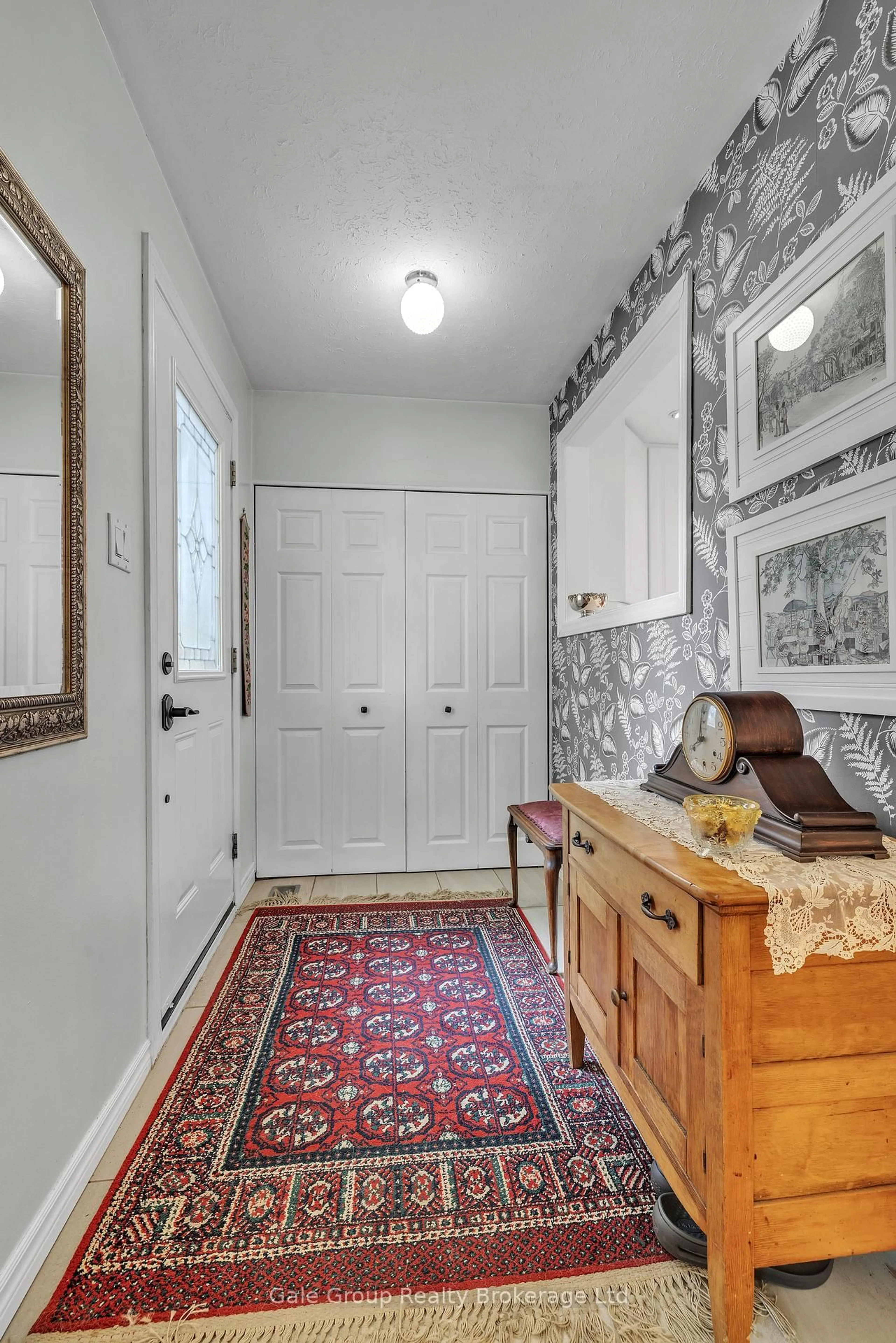 Indoor entryway for 997 Vanier Ave, Woodstock Ontario N4S 4K5