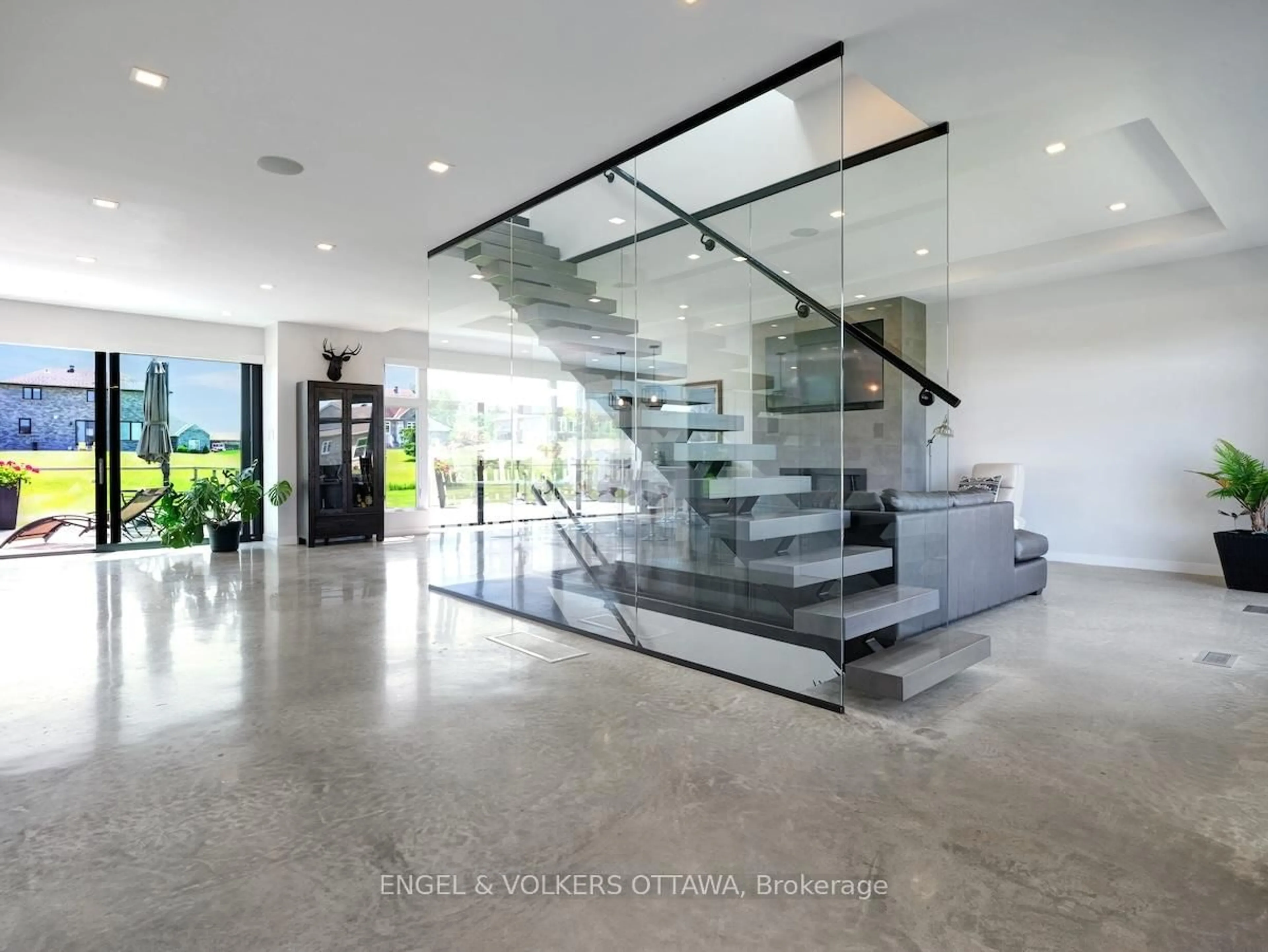 Indoor foyer for 46 Forest Hill Rd, South Stormont Ontario K0C 1P0