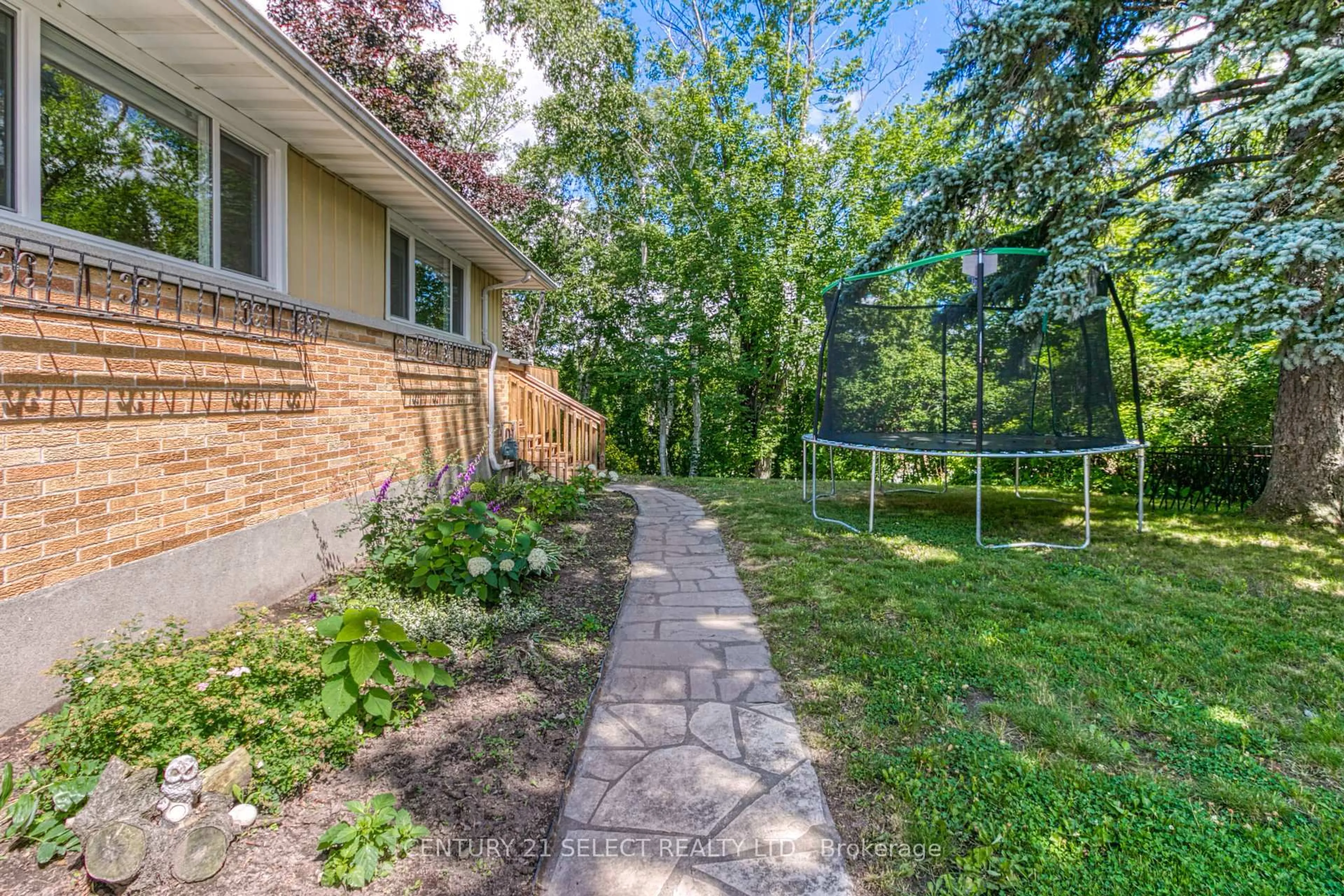 Patio, street for 651 Shields St, Greater Sudbury Ontario P3E 3W3
